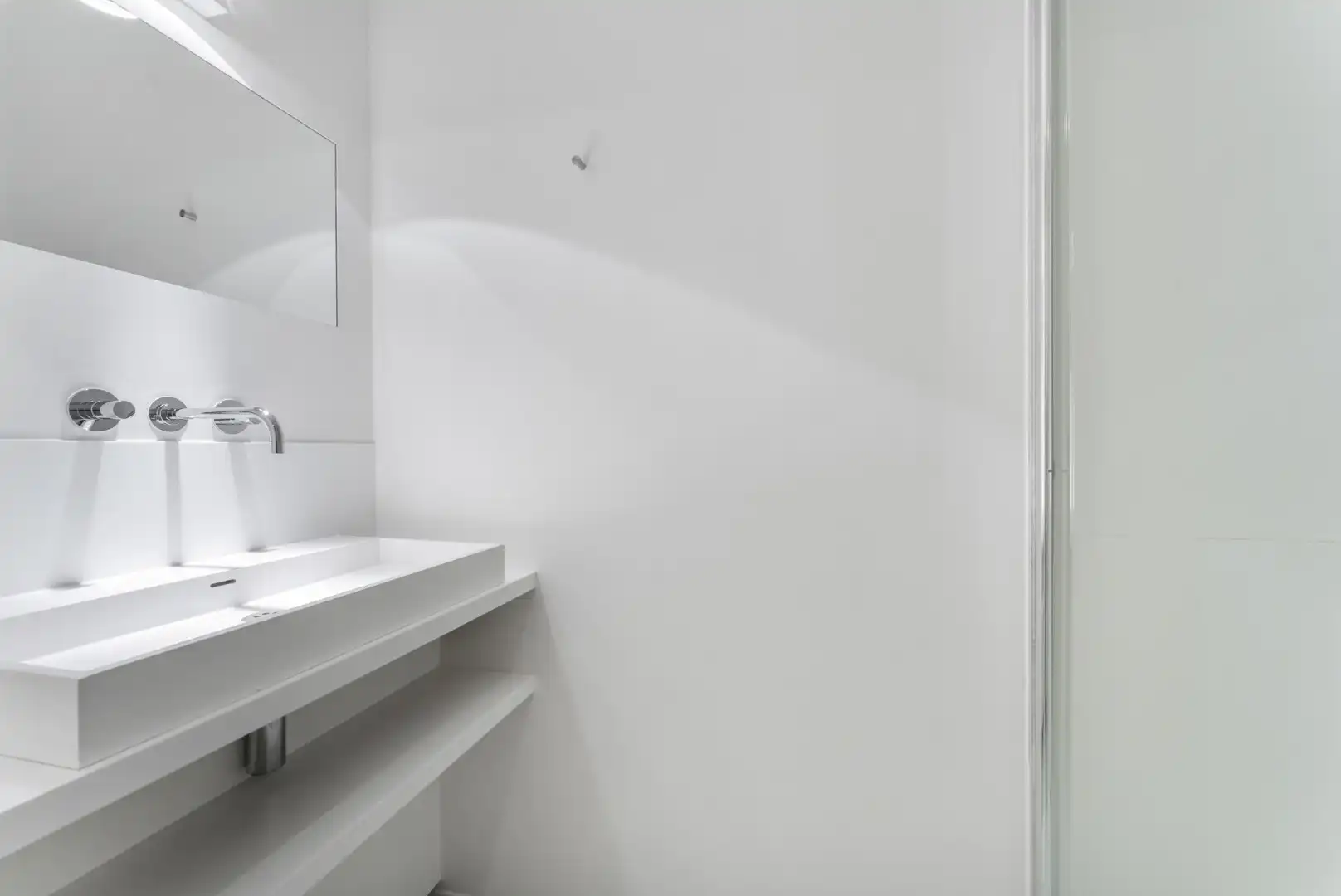 Stijlvol gerenoveerd hoekappartement met loftgevoel, ideaal gelegen aan de Dumortierlaan nabij de Zeedijk foto 12