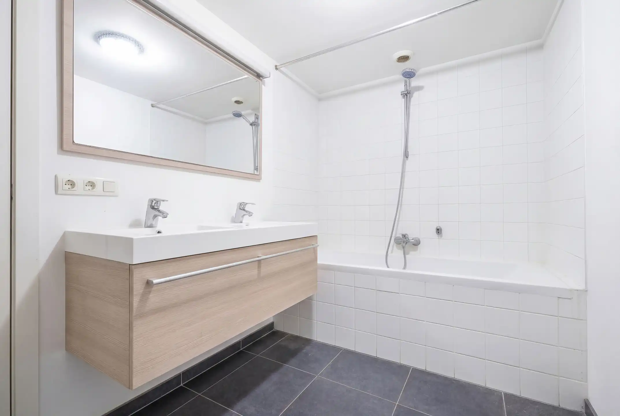 Appartement met 2 slaapkamers + P foto 13