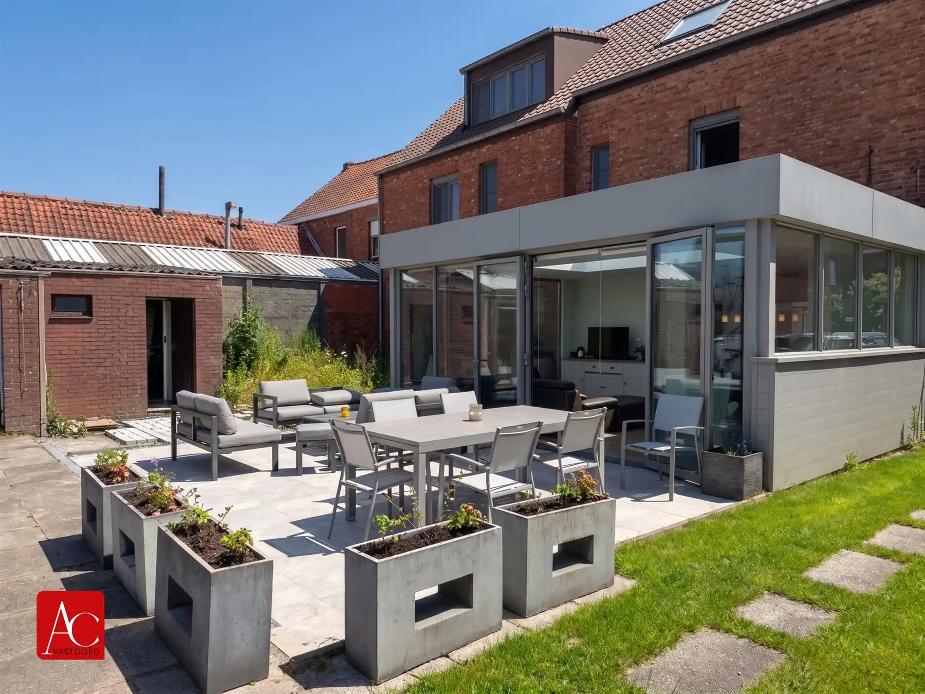Uitzonderlijk grote gezinswoning met 6 slaapkamers en een grote tuin foto 17