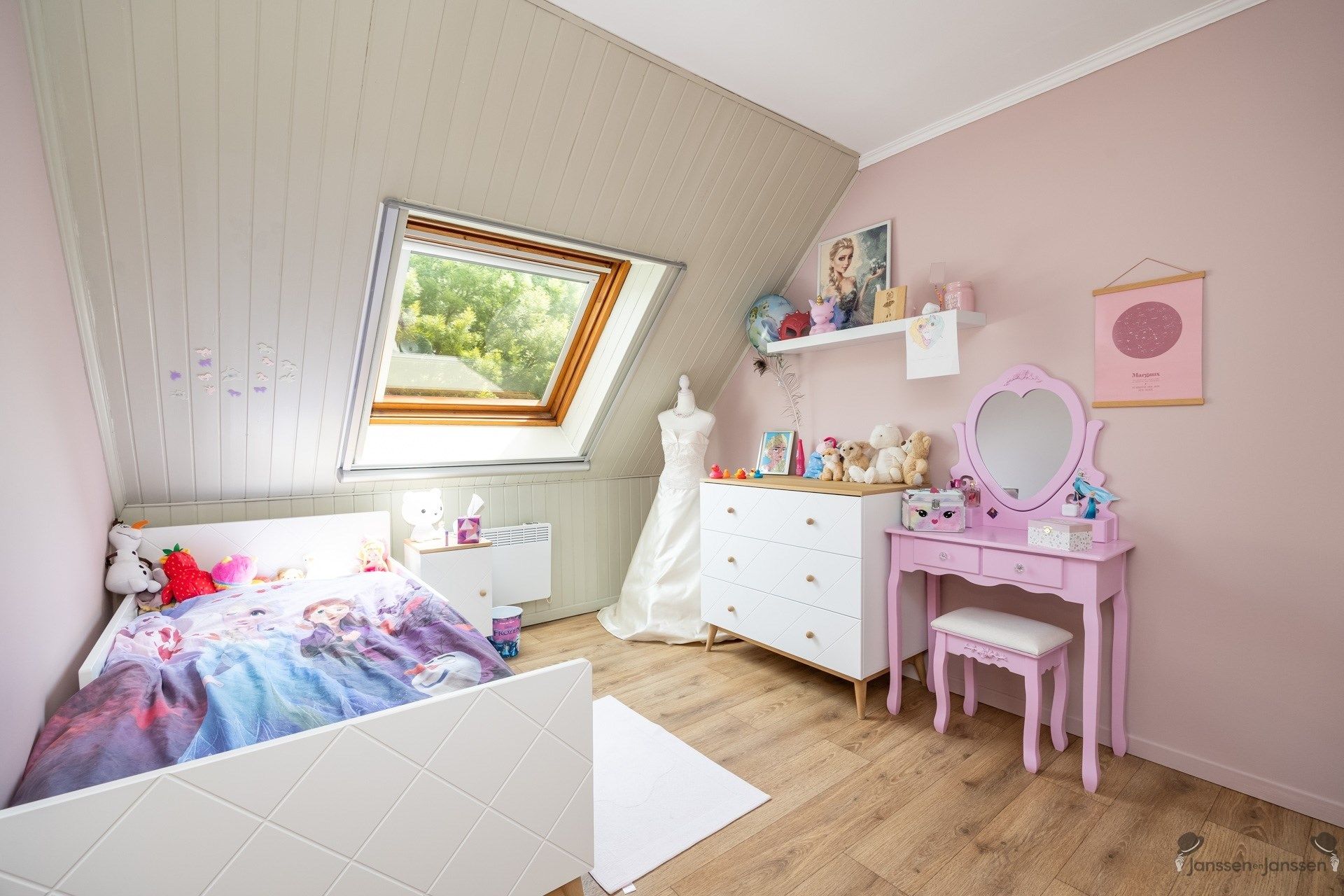 Rustig Gelegen Ruime Villa op 1411m² foto 12
