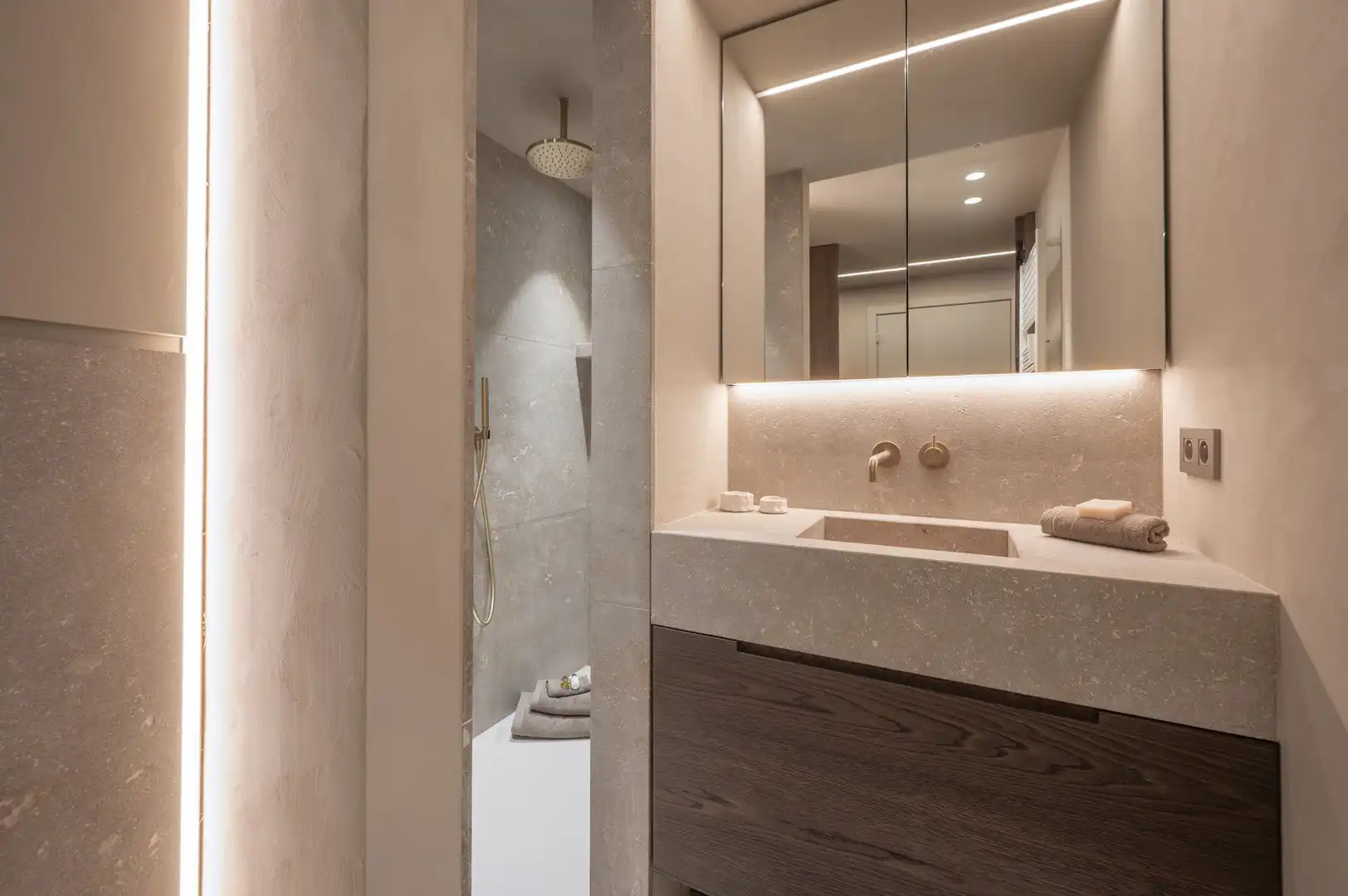 Luxueus gerenoveerd appartement met zijdelings zeezicht in hartje Knokke. foto 17