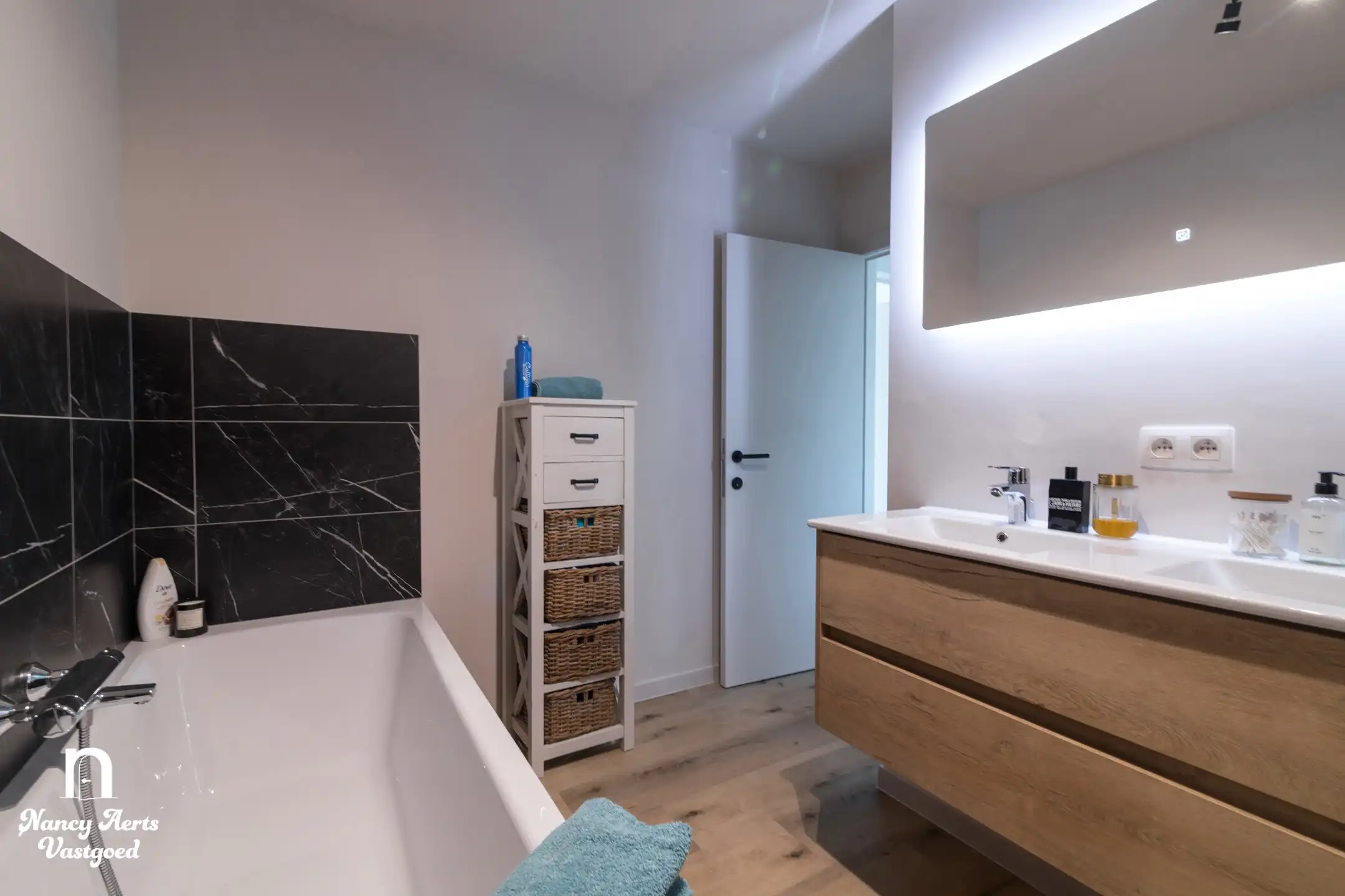 Lichtrijke en perfect afgewerkte woning op royaal perceel foto 21