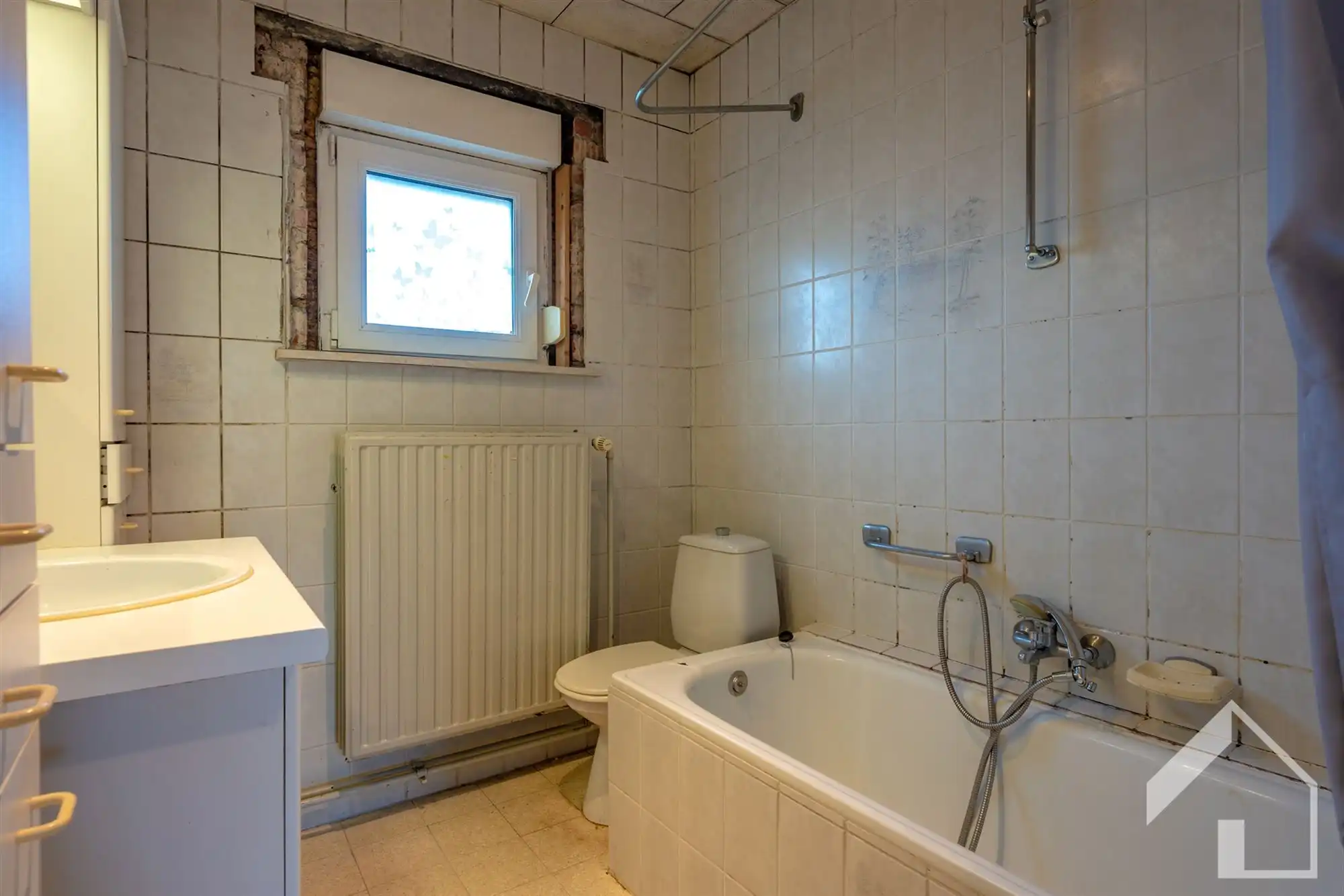 Op te frissen gezinswoning in centrum Stabroek foto 17