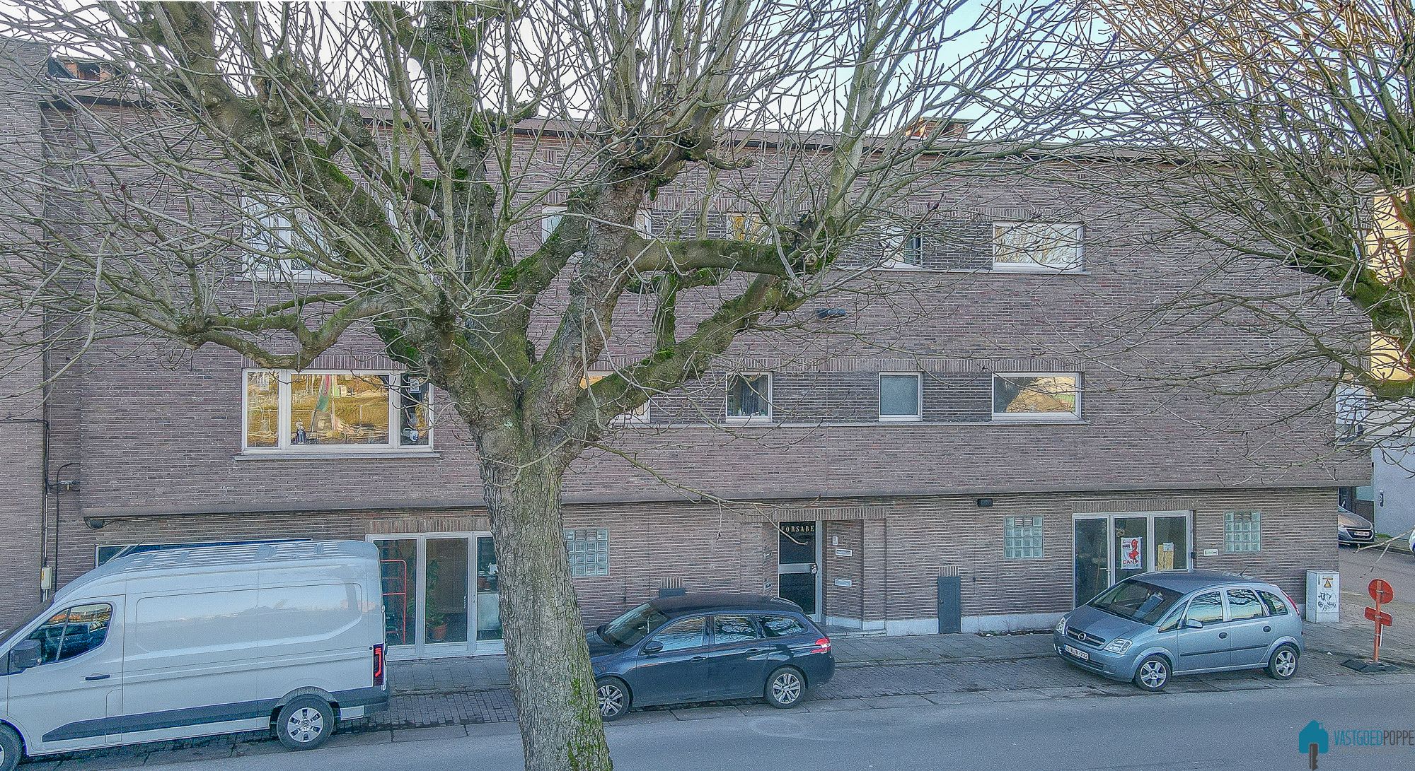 Appartementsgebouw bestaande uit 4 appartementen en handelsruimte foto 2