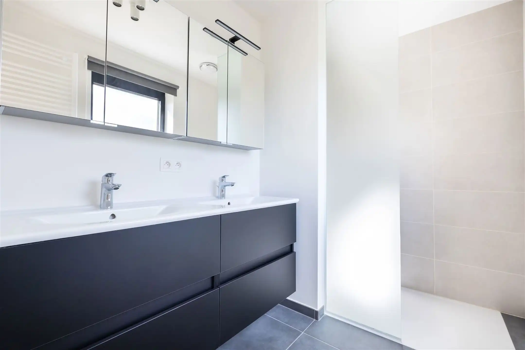 Nieuwe villa - 4 slaapkamers in een nieuwe woonwijk foto 12