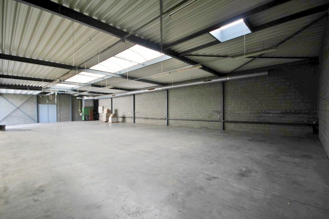 Ruim en functioneel magazijn op toplocatie in Sint-Truiden foto 5