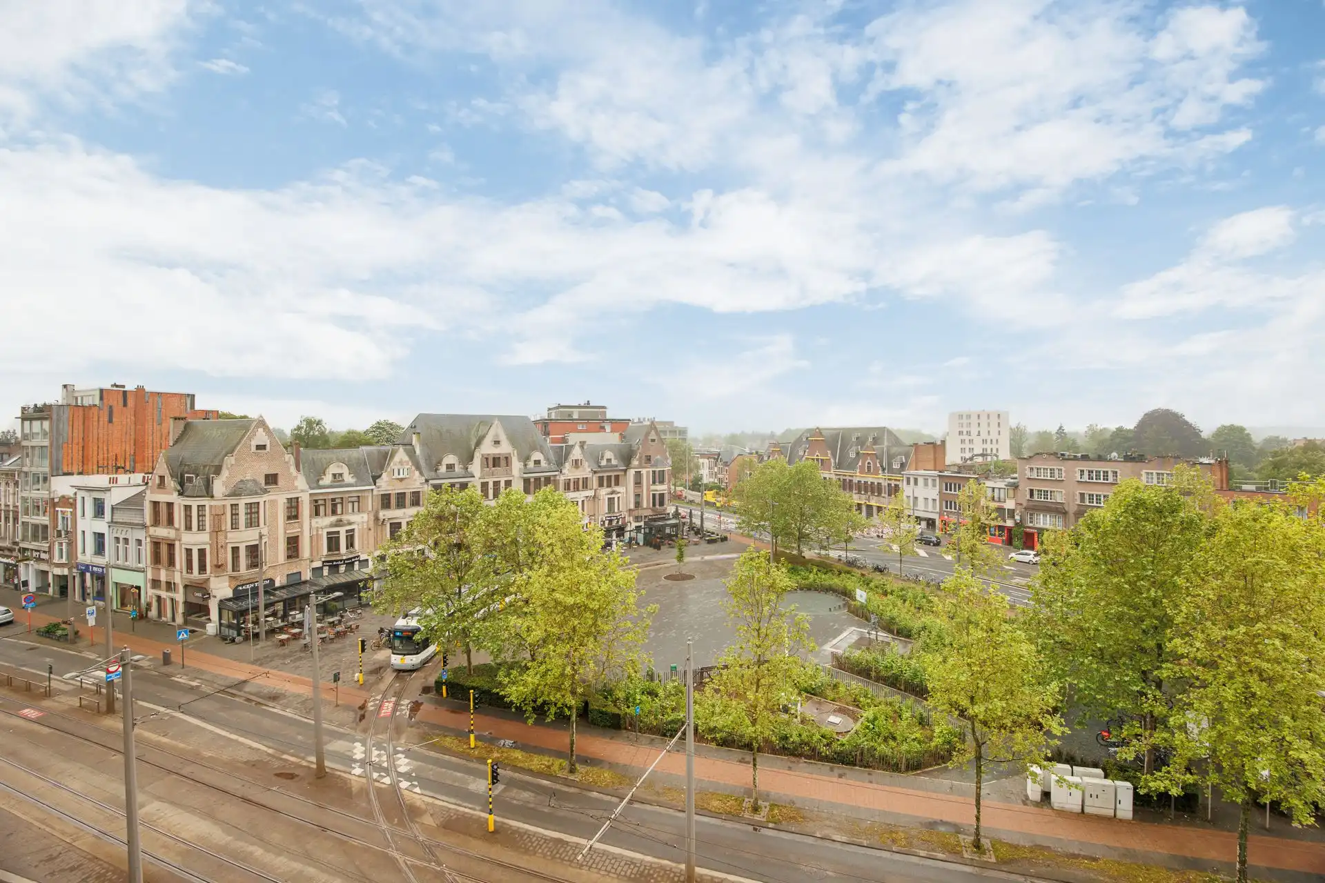 Groot appartement te koop in hartje Mortsel foto 14