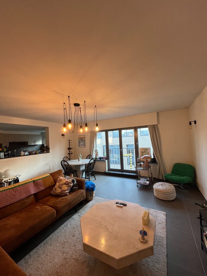 Stijlvol en lichtrijk appartement met garage te huur in hartje Gent foto {{pictureIndex}}