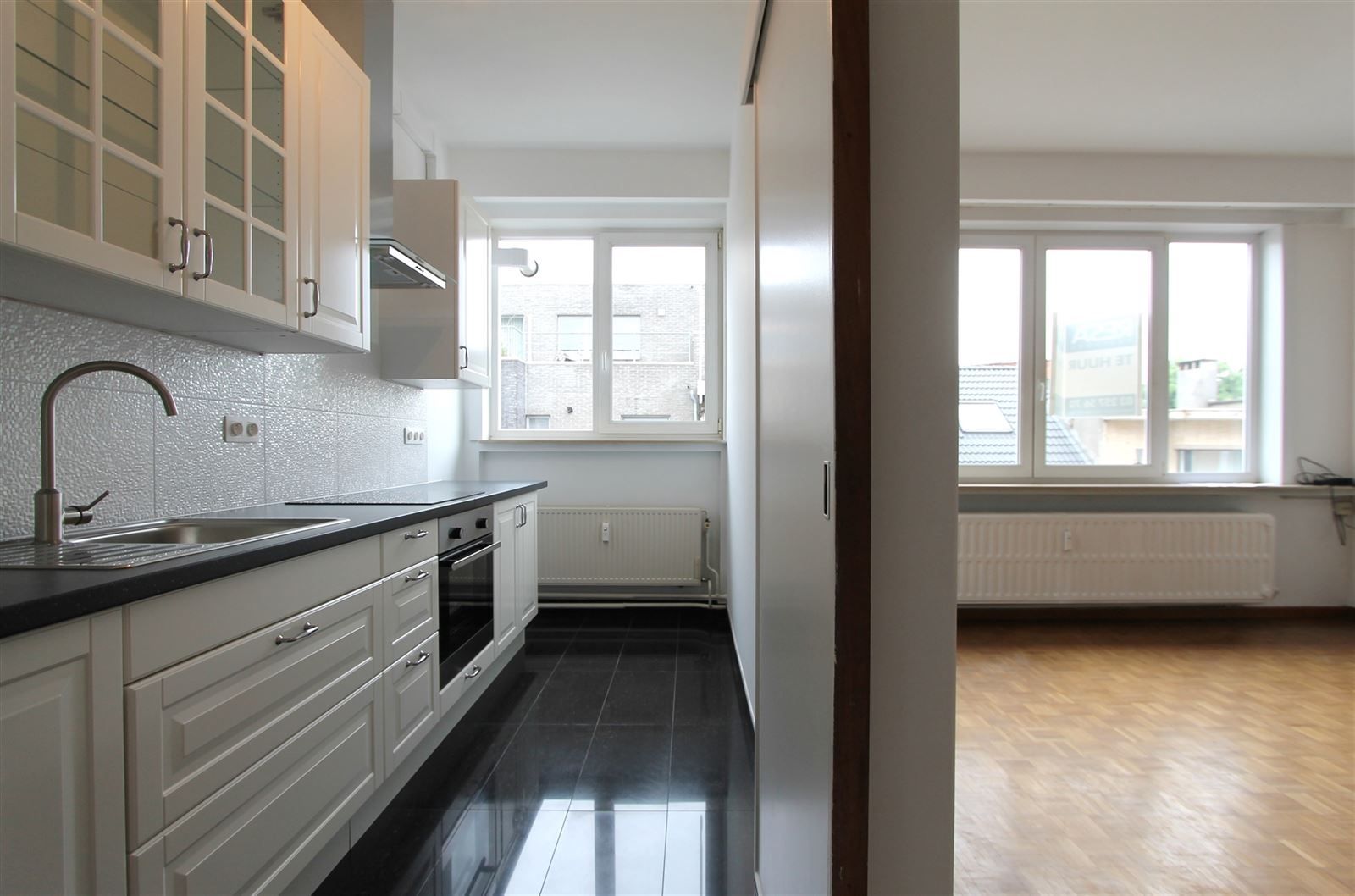 Ruim licht en smaakvol karakter appartement  foto {{pictureIndex}}