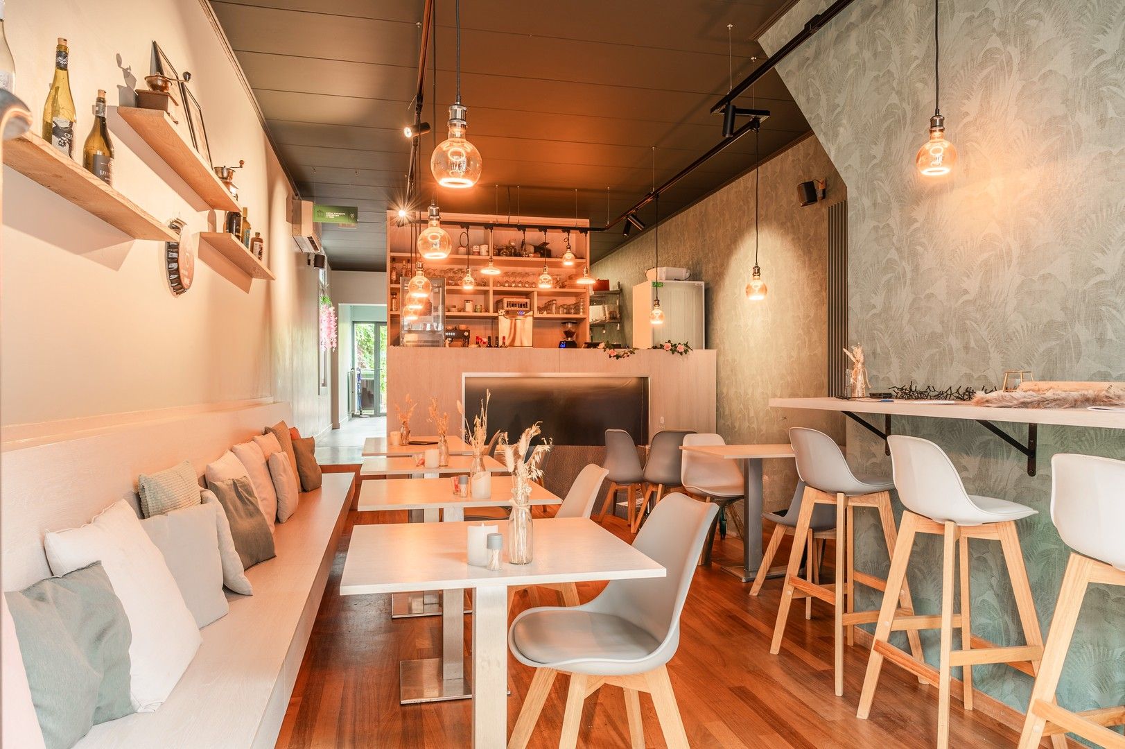 Handelspand met woonst in centrum Zwijndrecht foto {{pictureIndex}}