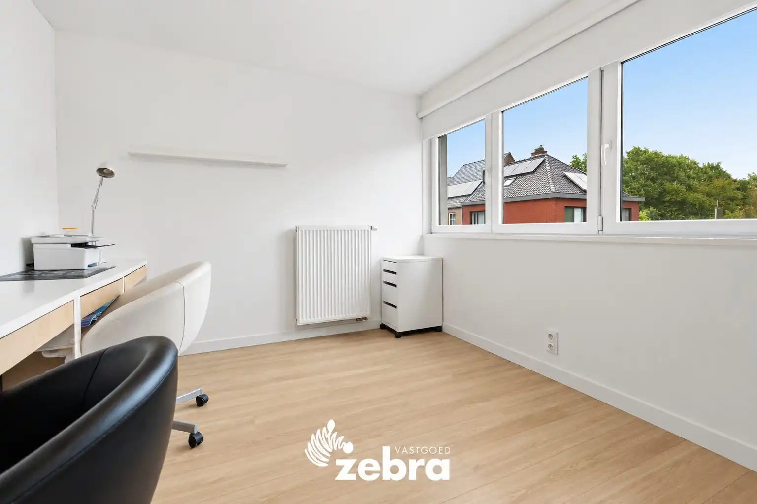 Instapklare woning met achterliggende garage en uitweg! foto 9