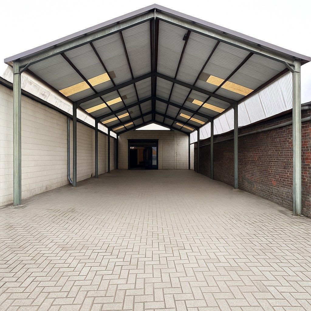 Ruim handelspand met magazijnen, loods, bureelruimte en grote tuin foto 3