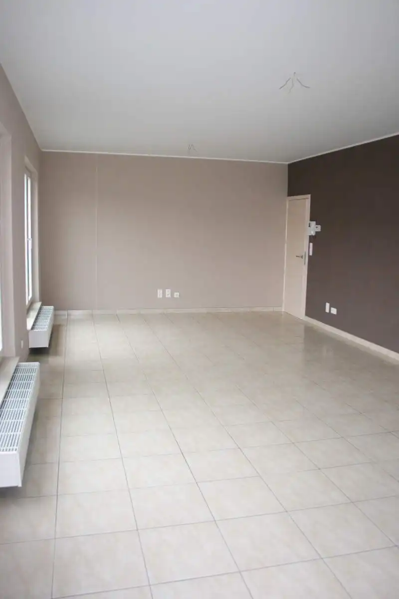 Appartement met terras, lift en garage in het centrum van Lommel. foto 9