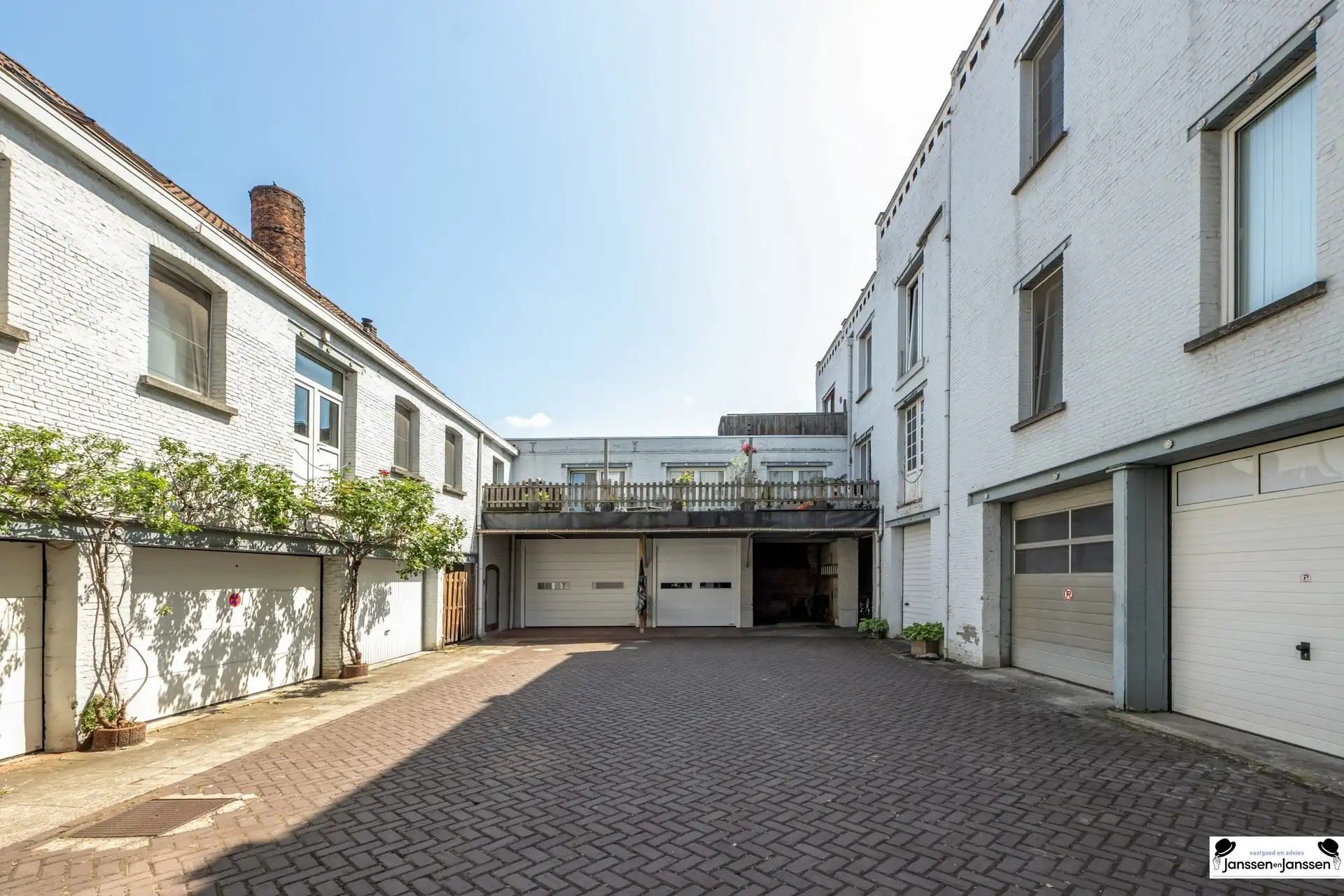 Ruim appartement in voormalige suikerfabriek Merksem foto 24