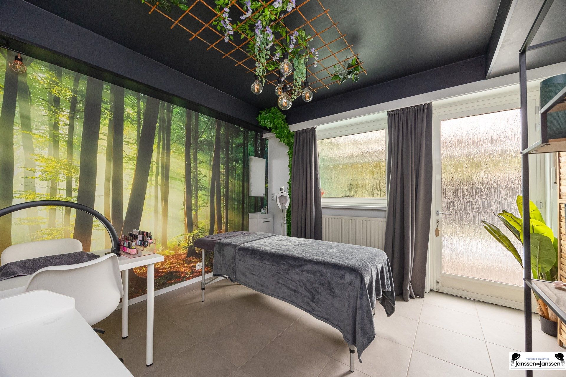 Prachtig gerenoveerde woning met 3 slaapkamers en uitzicht op groen foto 16