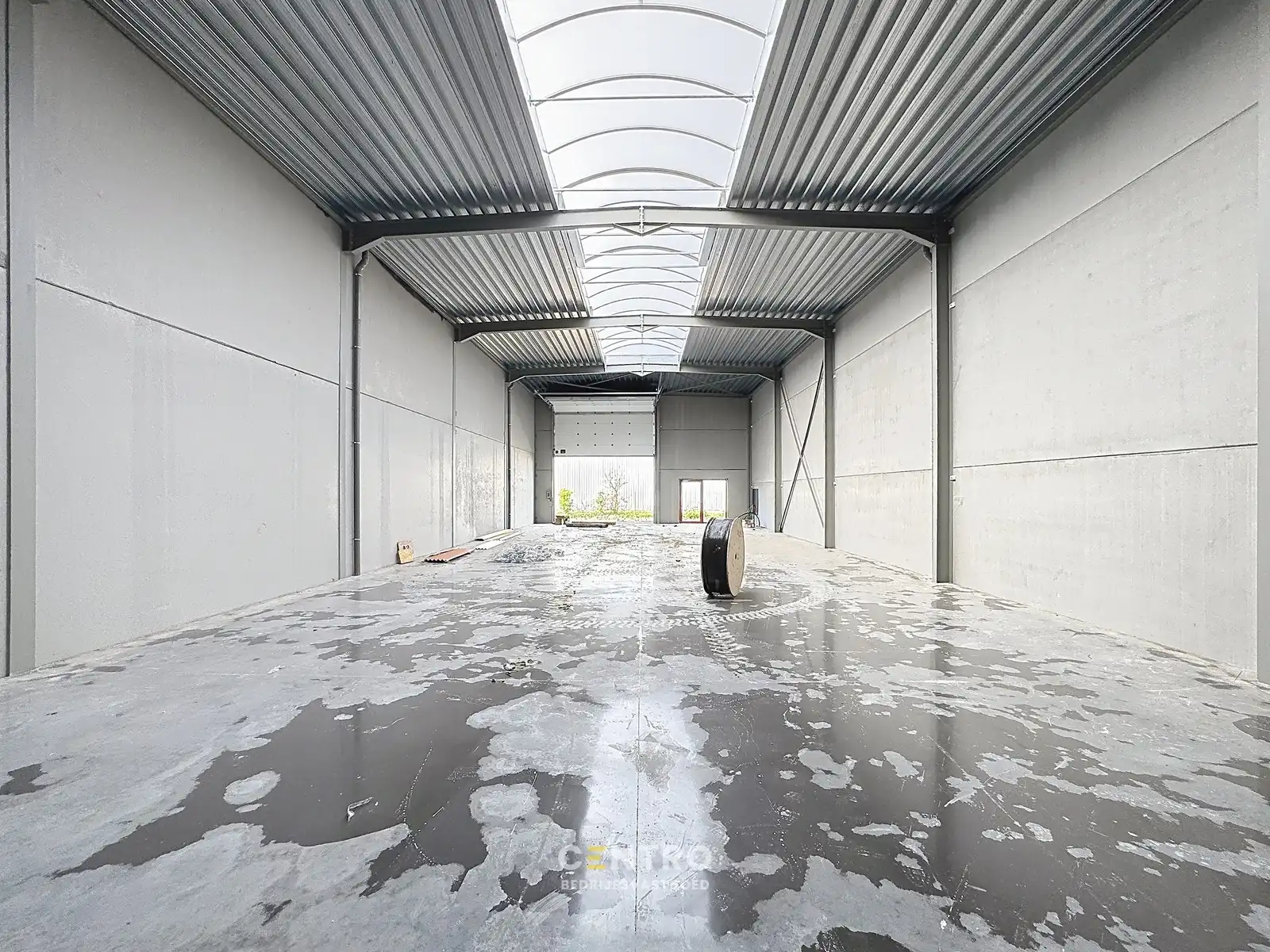 NB MAGAZIJN (203m²) inclusief 1 private PARKEERPLAATS op industriezone "Schatting" te Zedelgem foto 2