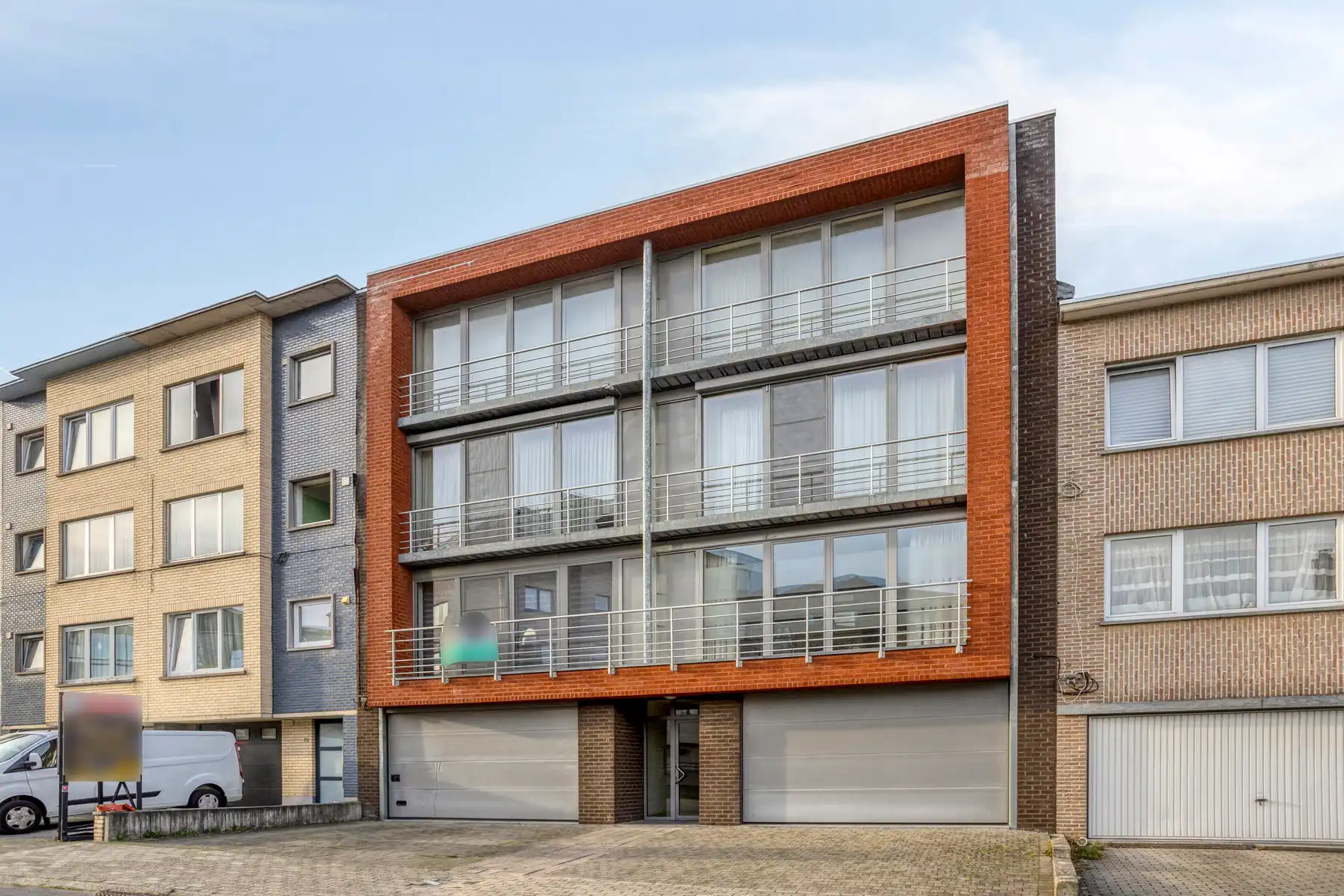 Instapklaar appartement met terras in het centrum van Zellik! foto {{pictureIndex}}