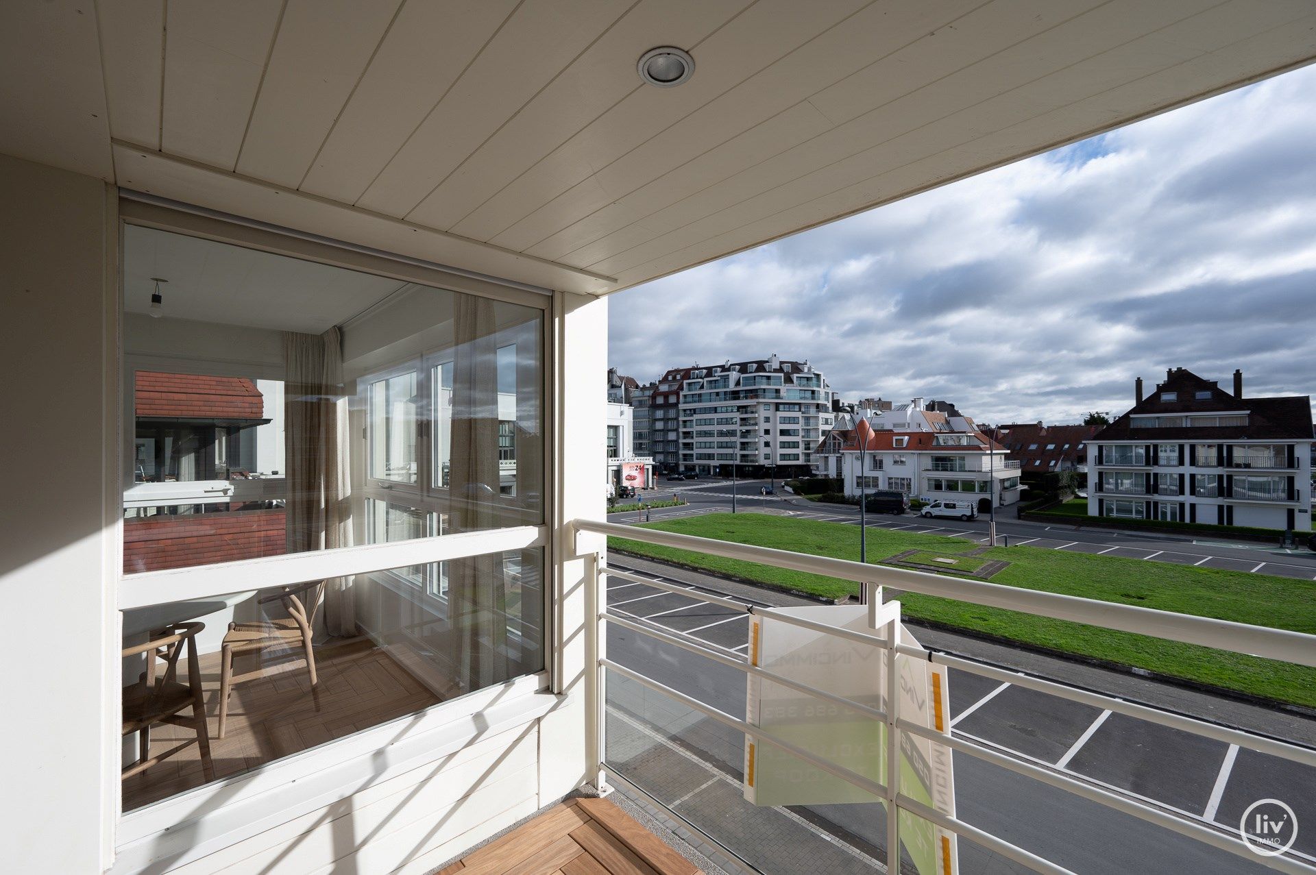 Gerenoveerd HOEKappartement in een luxueuze villaresidentie met open zicht op la reserve en het casino te Knokke. foto 25