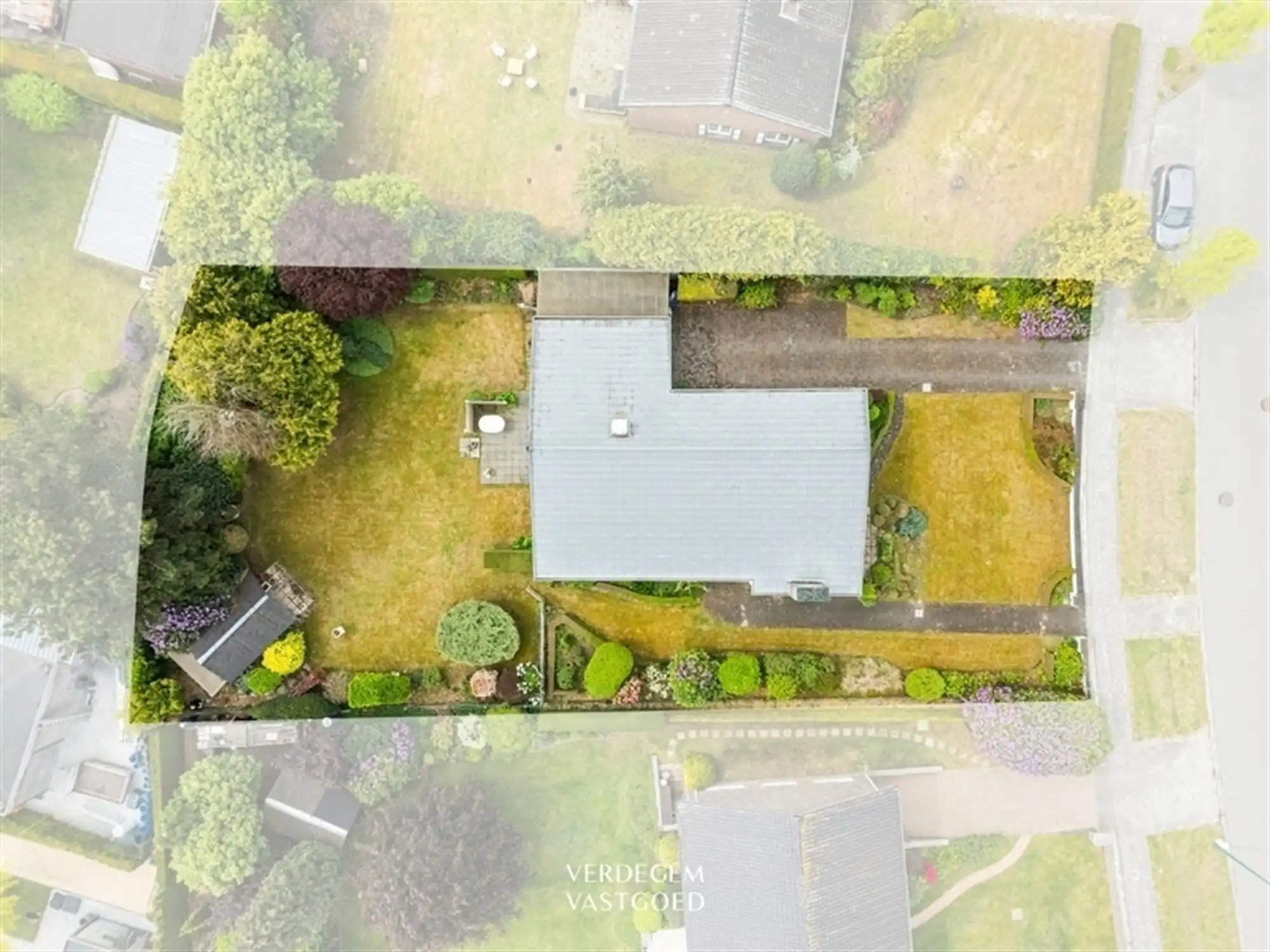 Fijne bungalow op toplocatie met 3 slaapkamers, grote tuin en garage foto 4