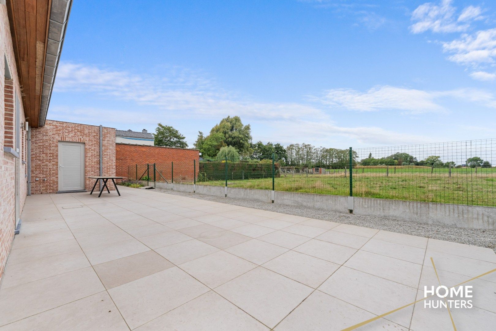 Luxe gelijkvloerse nieuwbouwvilla met 2 slaapkamers en een ruime garage op een groot perceel foto 13
