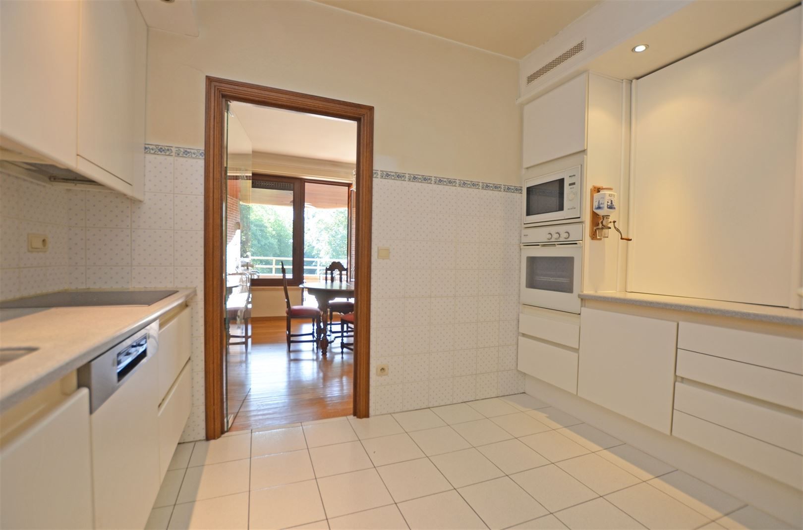 Ruim appartement met drie slaapkamers. foto 9