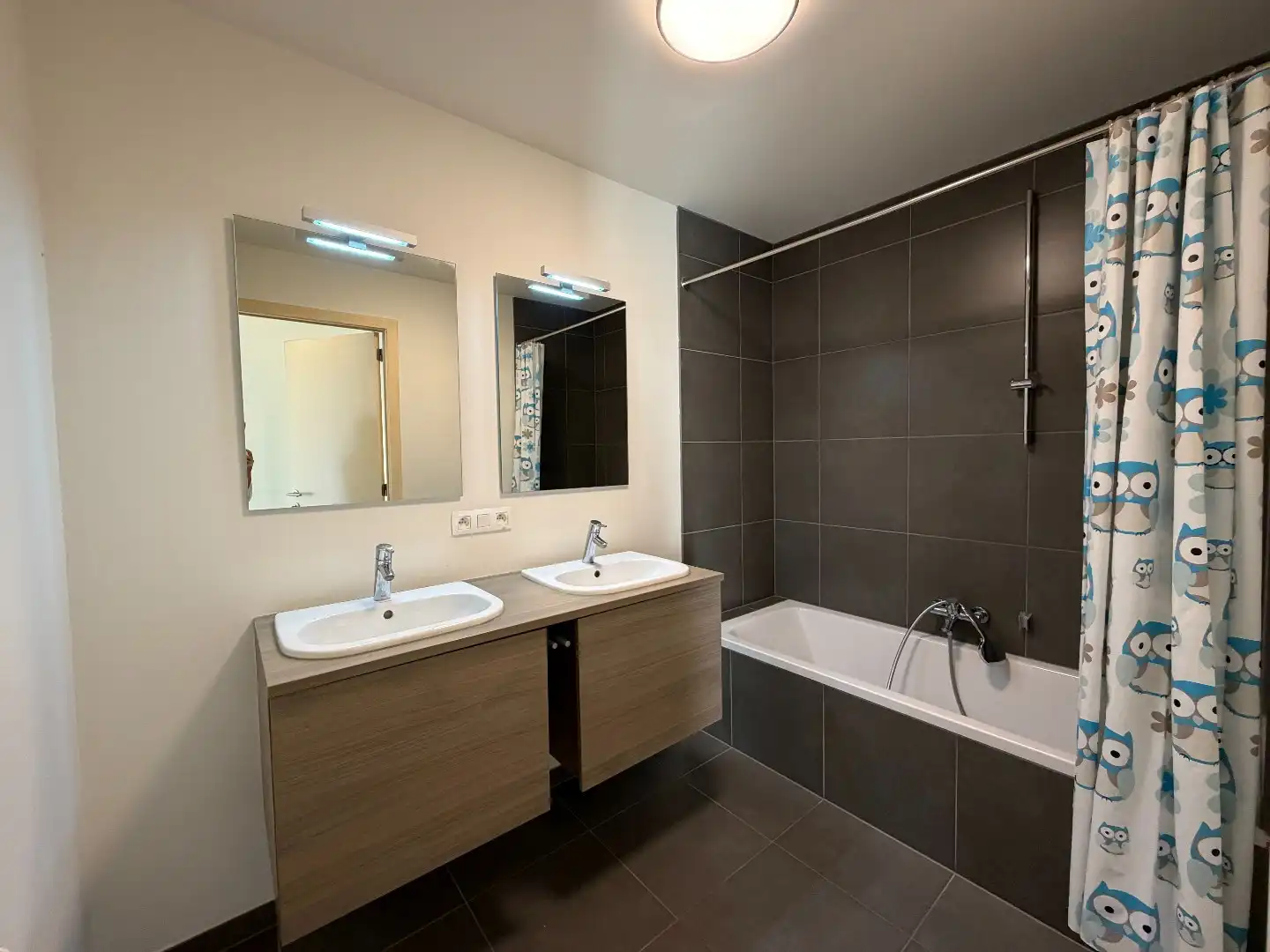 Modern appartement met 2 slaapkamers foto 9