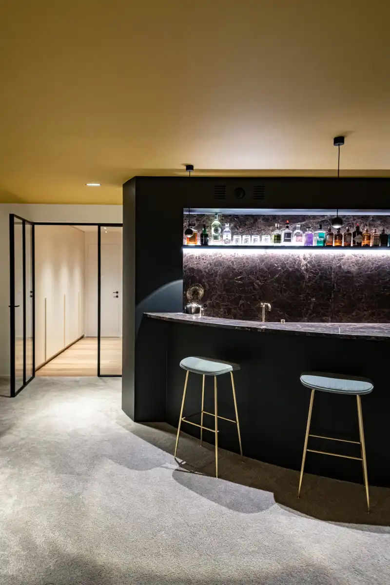 Exclusieve instapklare woning met zwembad en open groenzicht foto 35