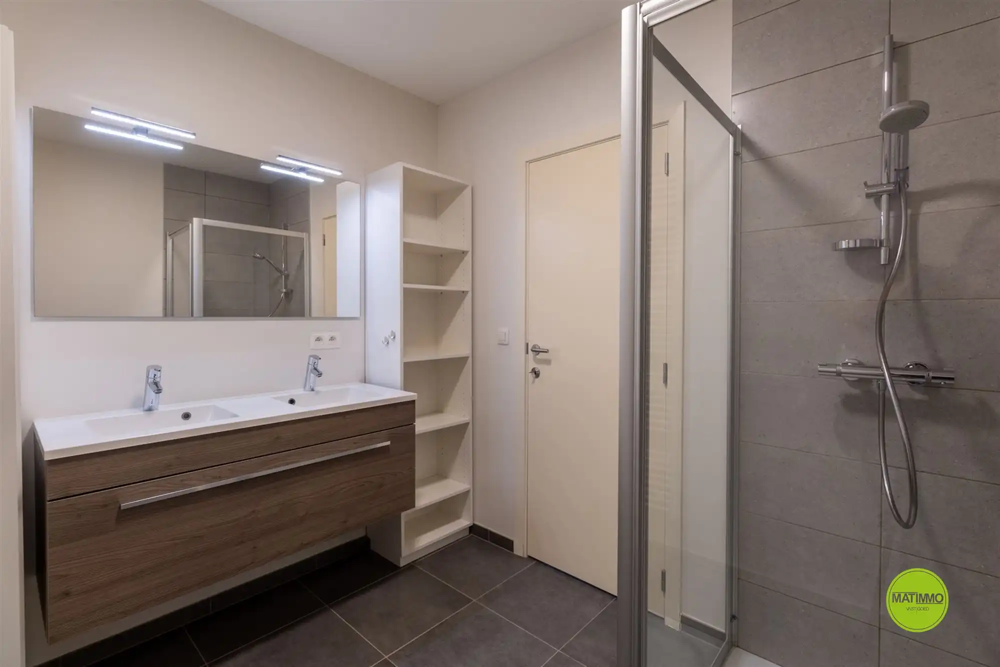 Ruim gelijkvloers appartement in hartje Veerle foto 8