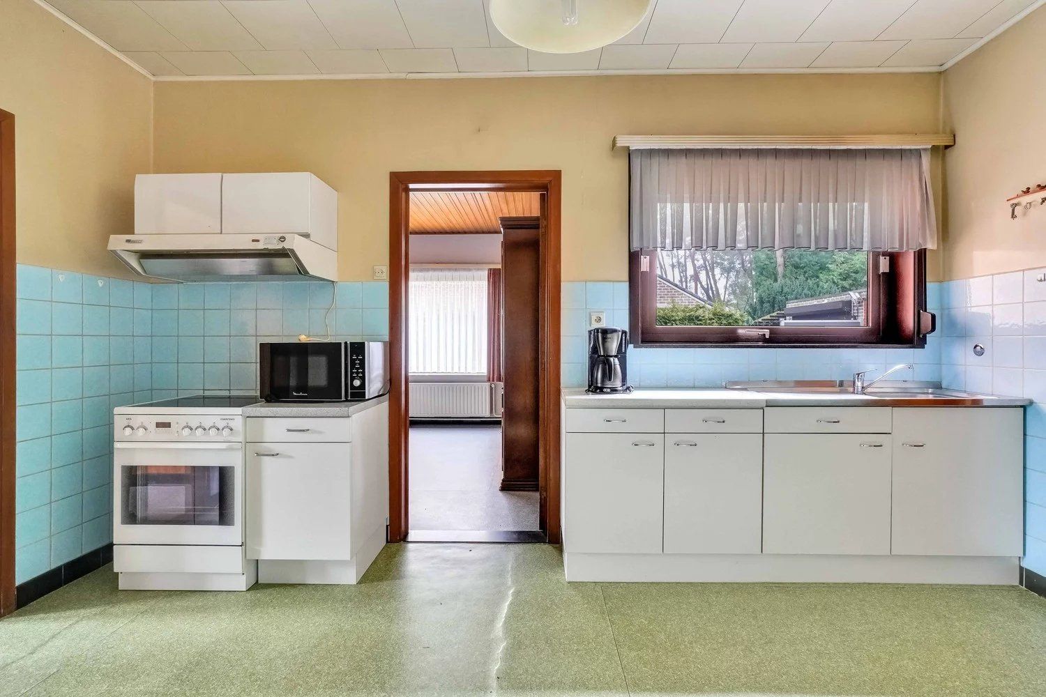 Woning met vier slaapkamers, garage en tuin foto 8