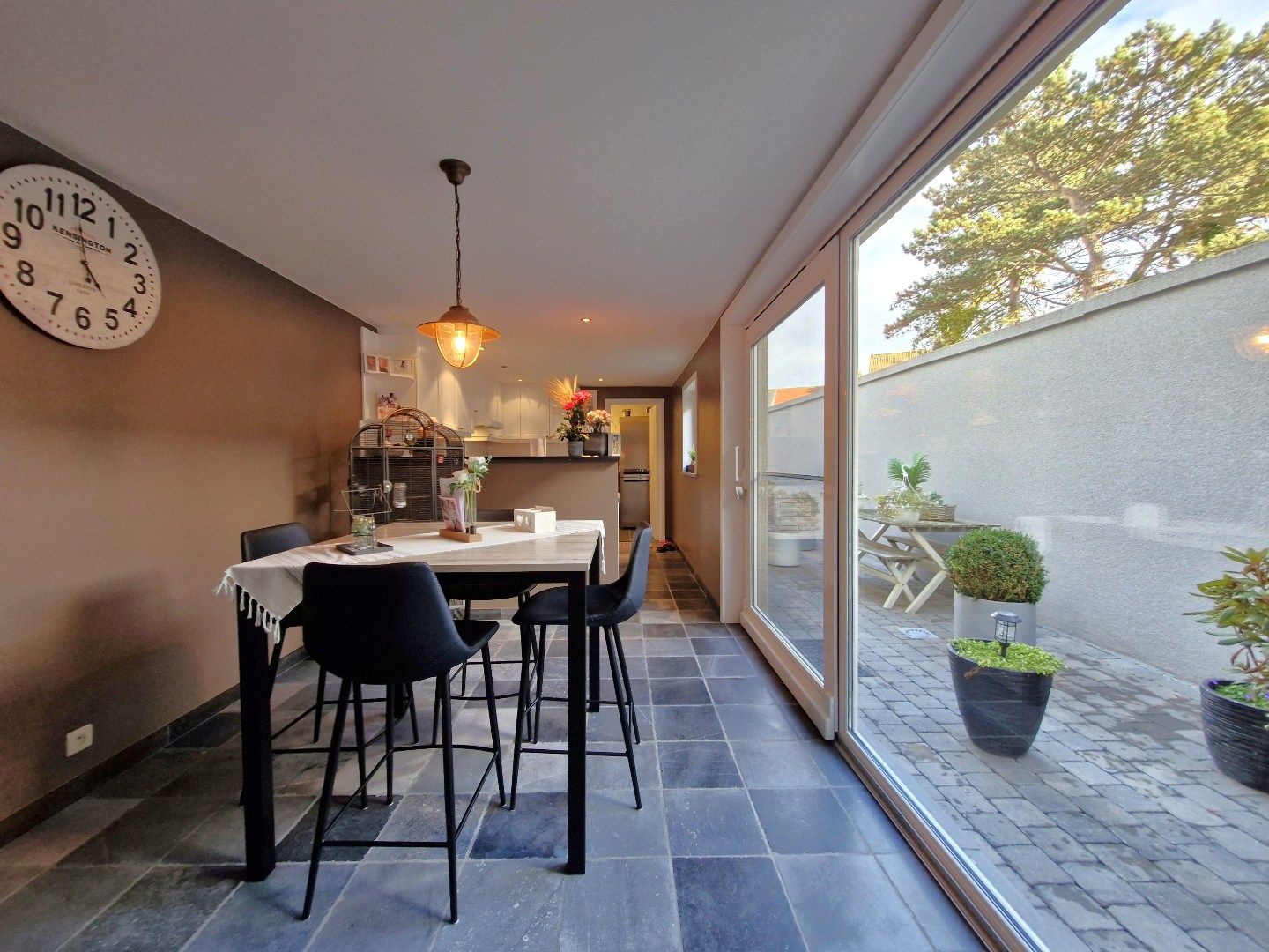 Gerenoveerde woning met garage in het centrum van Heist. foto 8