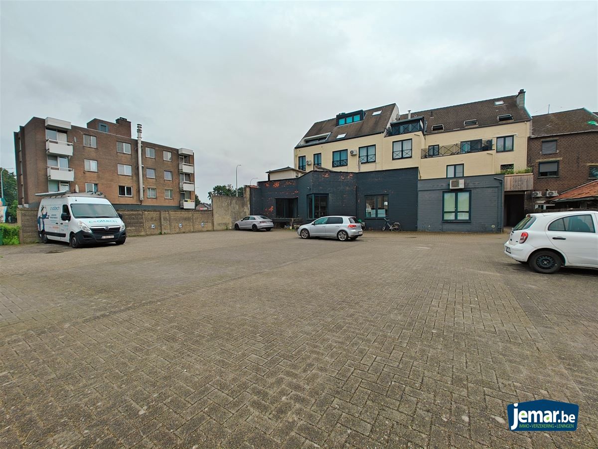 Handelspand met 8 parkeerplaatsen op een zeer zichtbare locatie in Maasmechelen foto 12