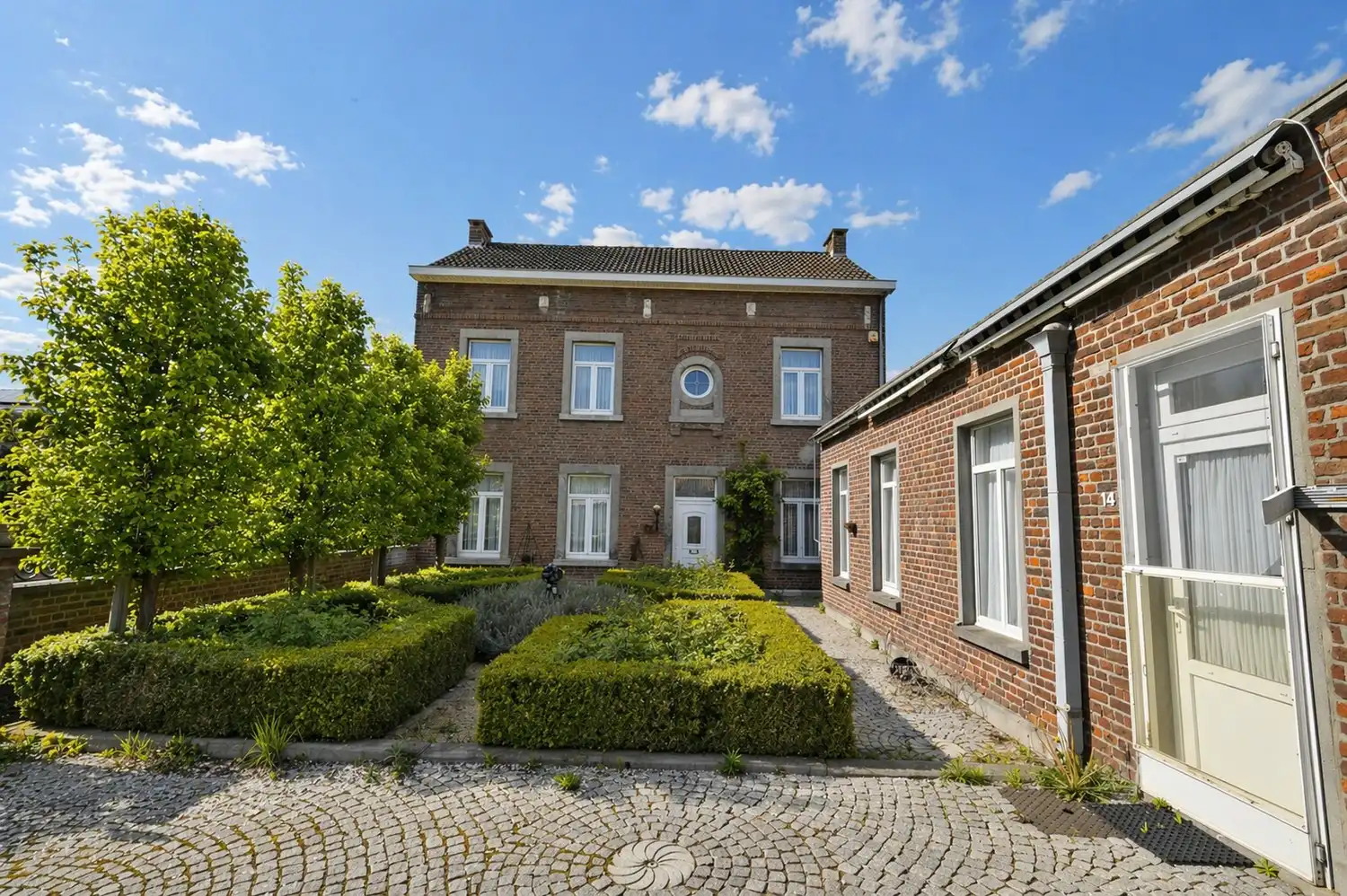 Karaktervol herenhuis met binnenkoer op ruim perceel in Vreren (Tongeren-Borgloon) foto 13