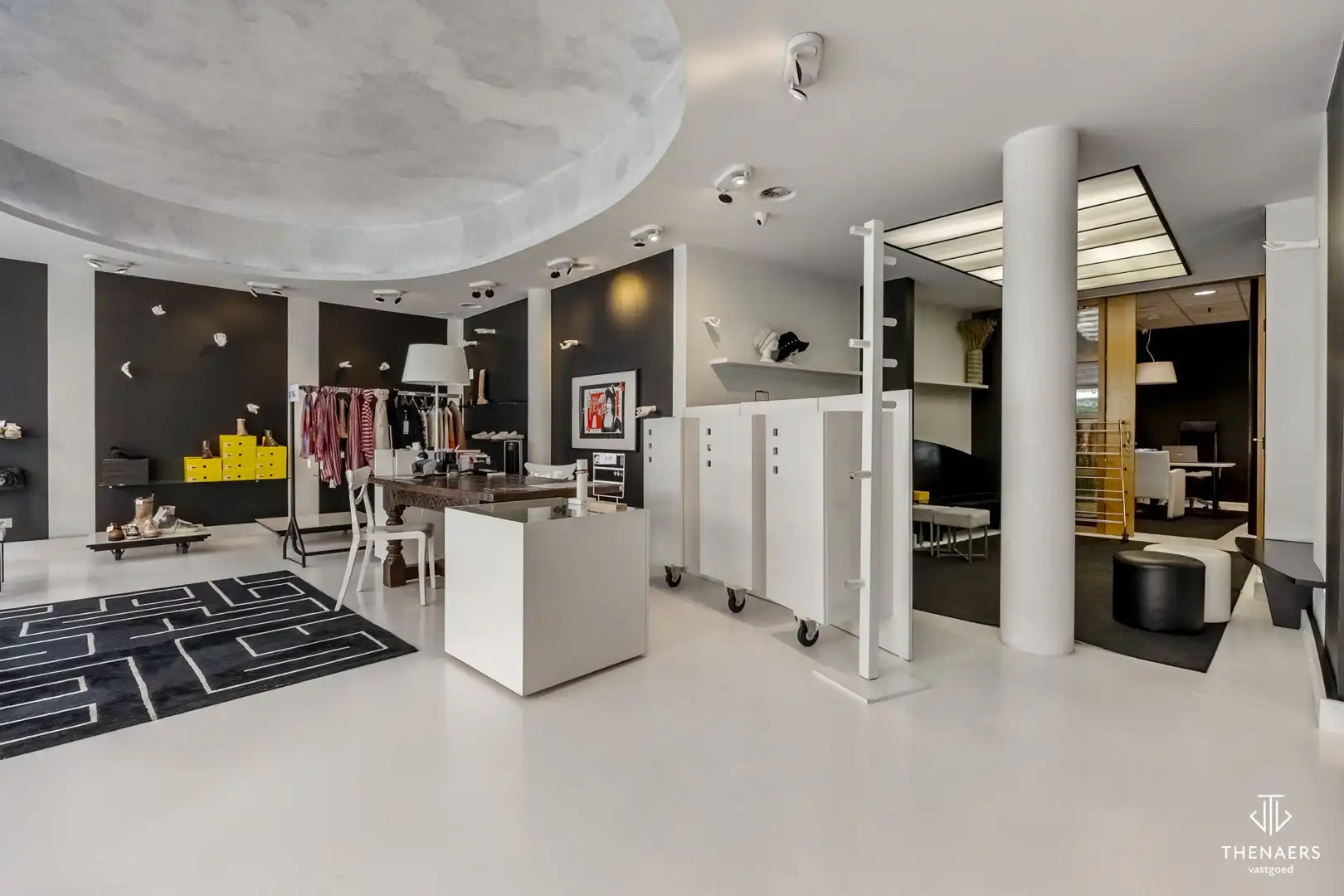Veelzijdig handelspand van 149 m² in het commerciële hart van Sint-Truiden. foto 4