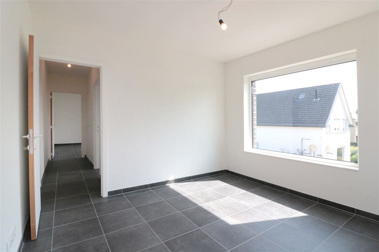 3 appartementen en 4 autostaanplaatsen foto 96