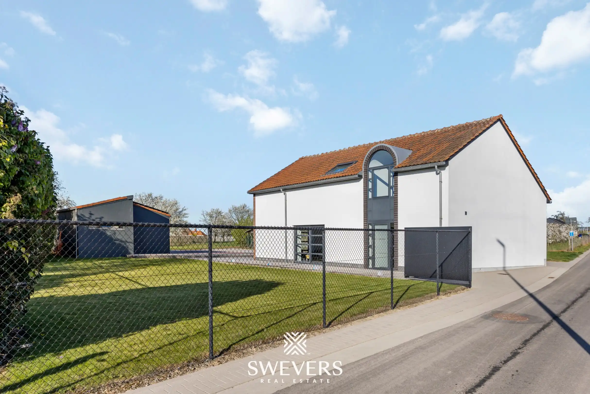 Instapklare open bebouwing met ruime tuin en prachtig uitzicht tussen de boomgaarden in Gingelom foto 3