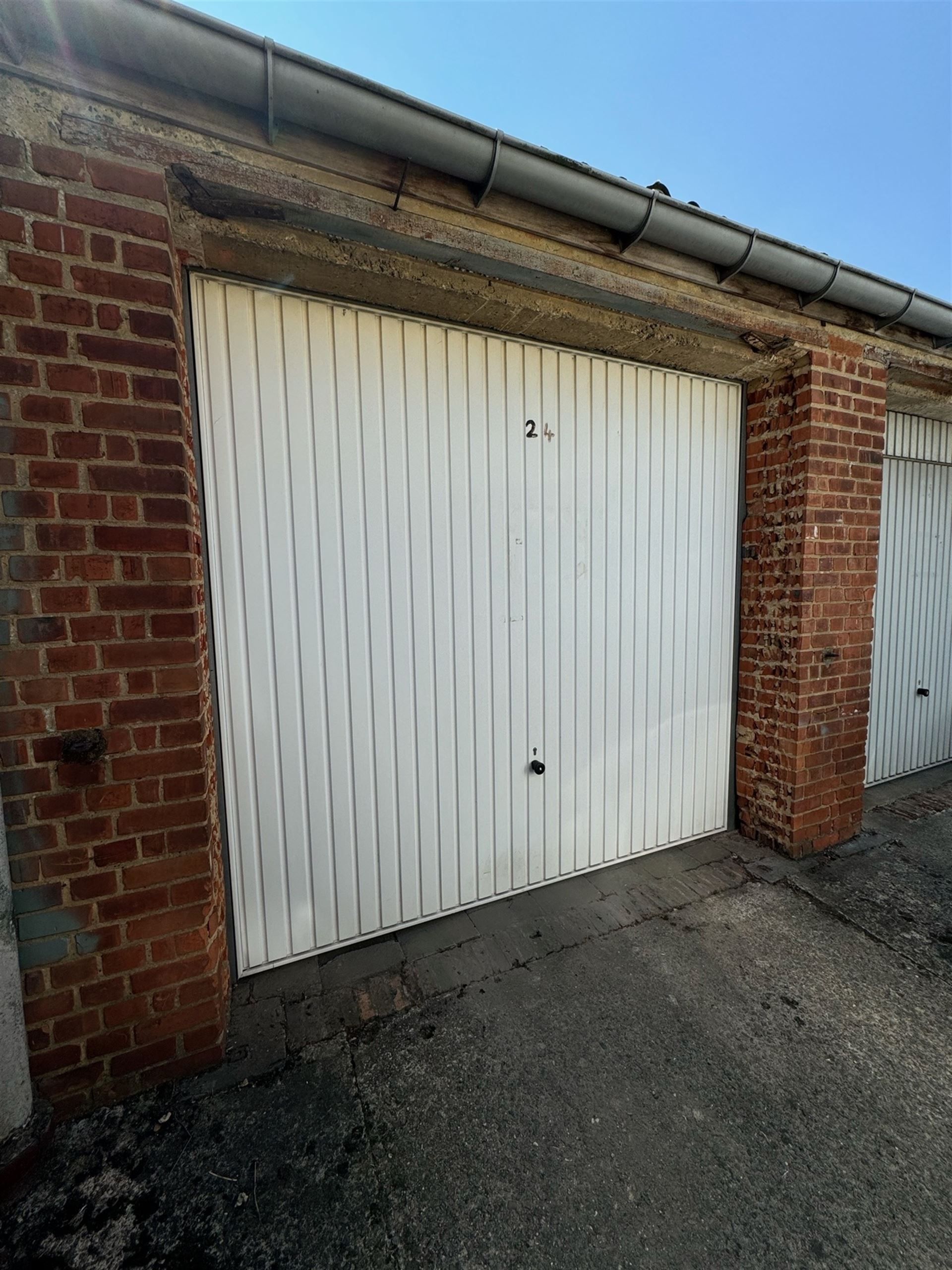 Garage foto {{pictureIndex}}