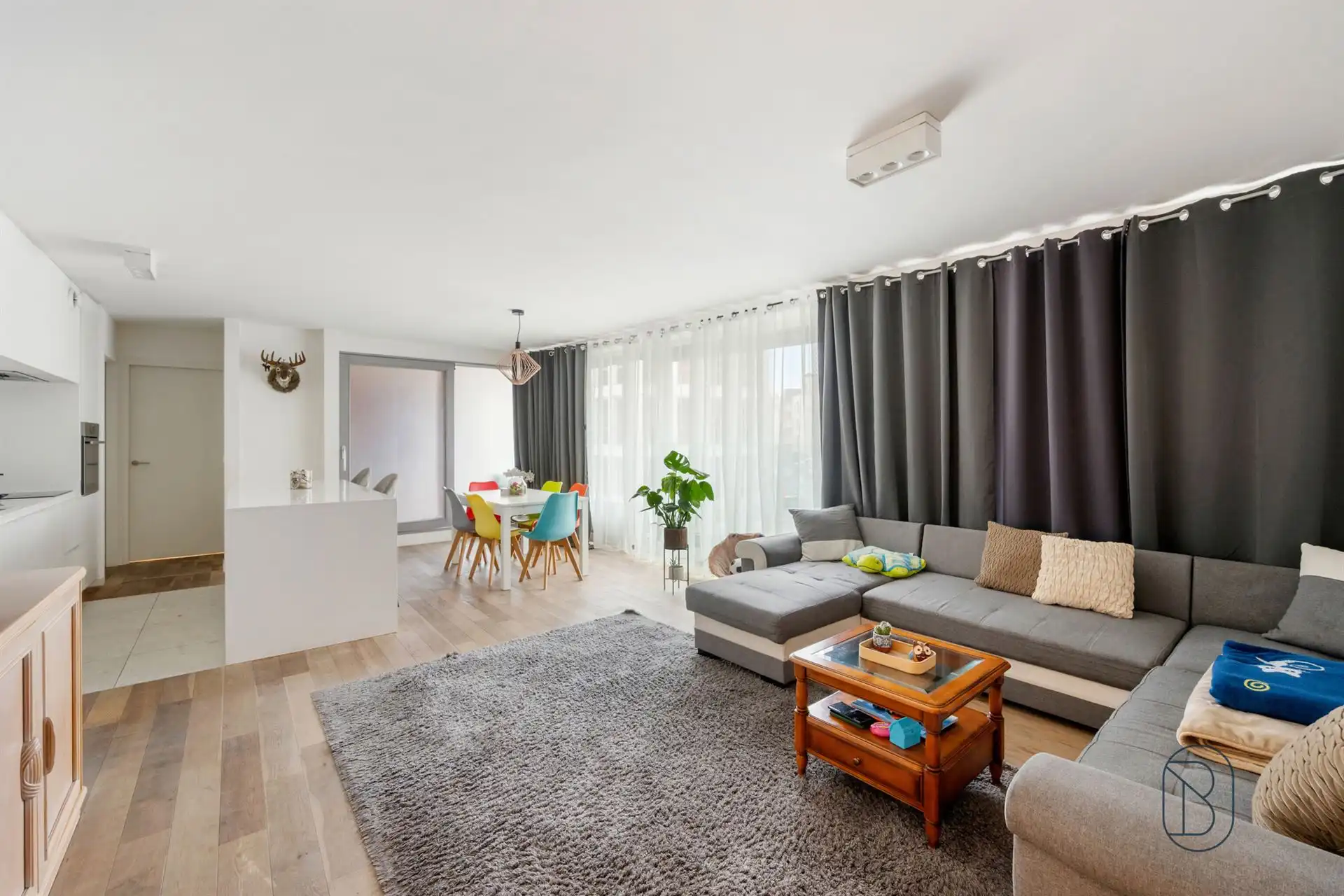 Kwalitatief 2-slaapkamerappartement met terras in Kortrijk foto 6