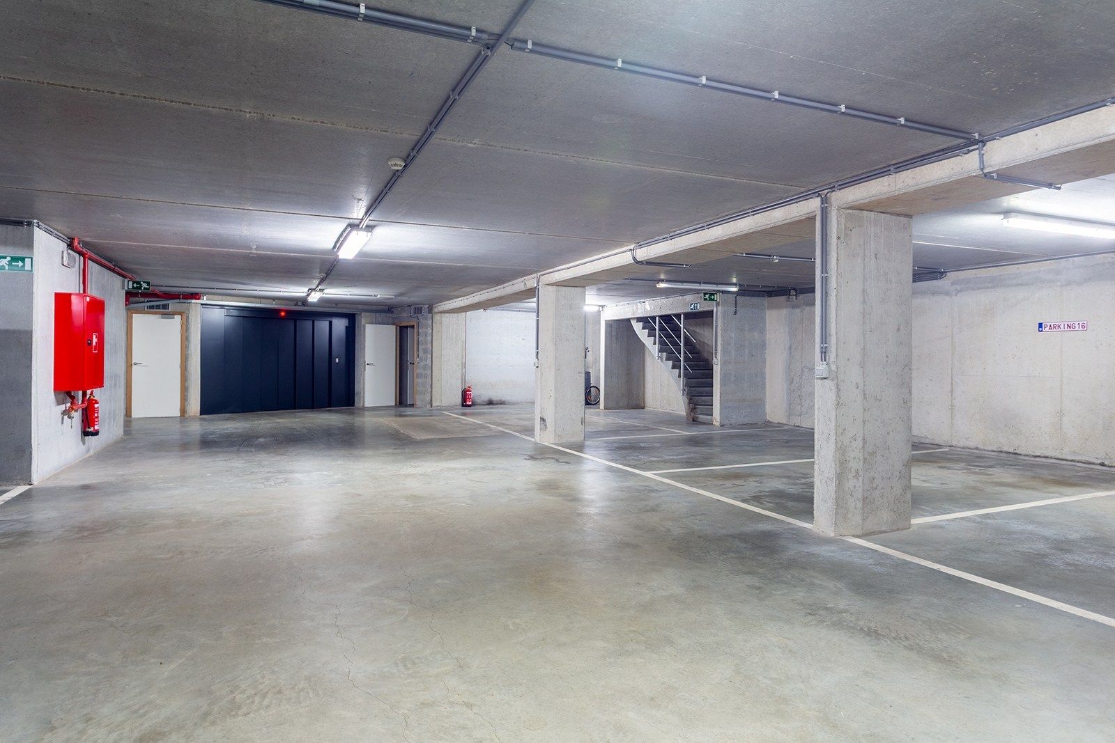 Gemeubeld luxe appartement op top locatie foto 19