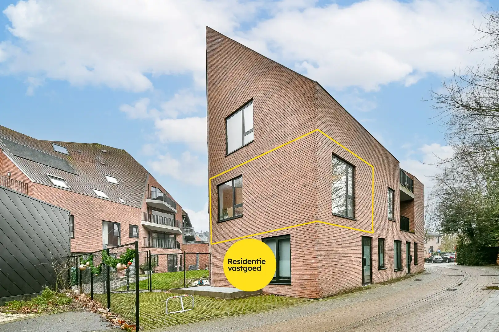 Stijlvol en energiezuinig wonen in hartje Gistel foto 2