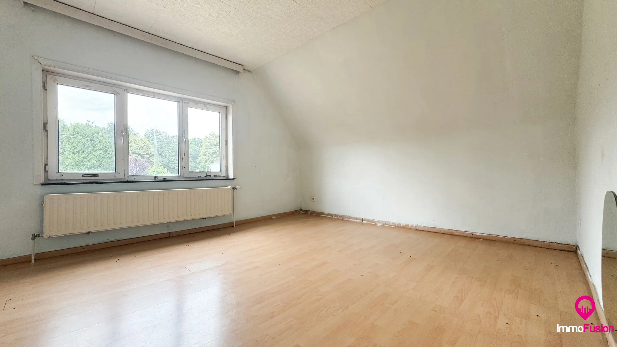 Te renoveren woning op groot perceel te Heusden-Zolder! foto 12
