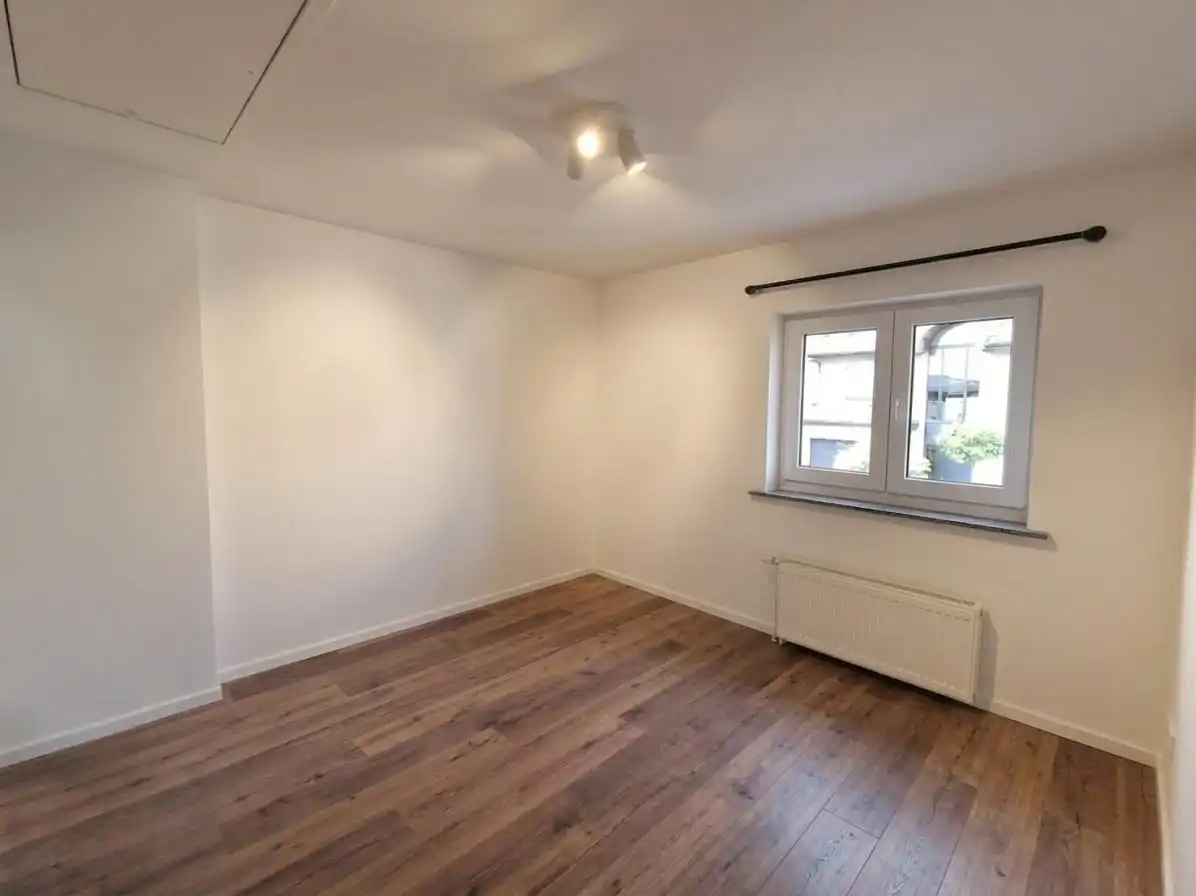 CHARMANT GERENOVEERDE WONING MET 3 SLPKS | CARPORT EN TUIN foto 14