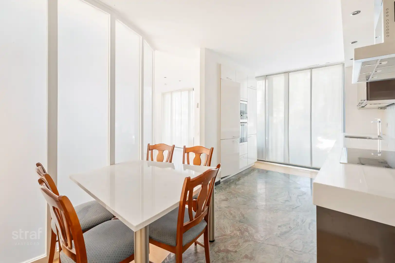Ruim (en ook groot) huis op Linkeroever&nbsp;met praktijkruimte/ studio foto 6