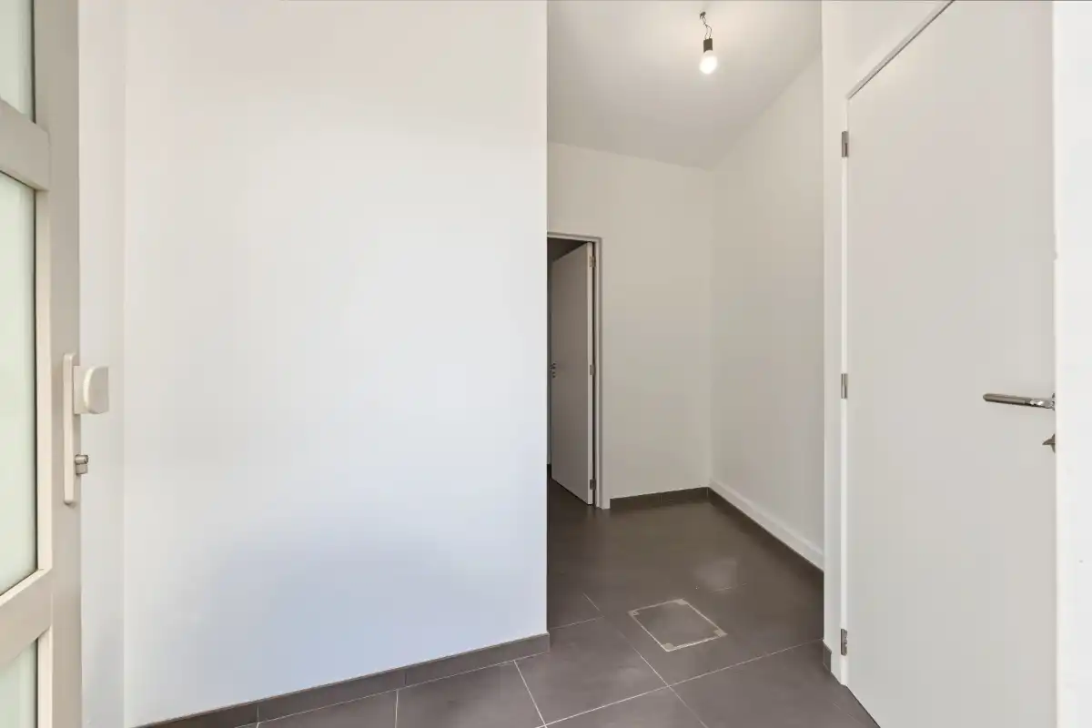 Volledig gerenoveerd gelijkvloers appartement met privatief terras in het hart van Kruibeke foto 4