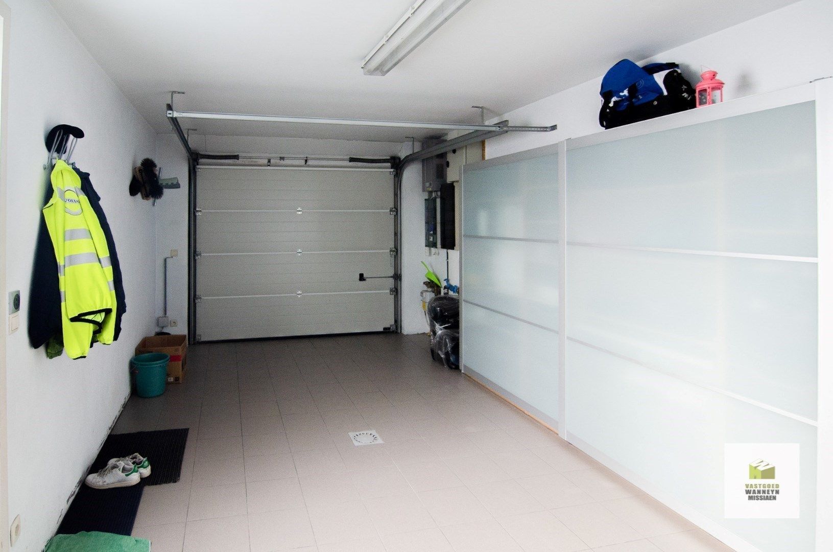 Open bebouwing in doodlopende straat met 3 slaapkamers en zongerichte tuin foto 21