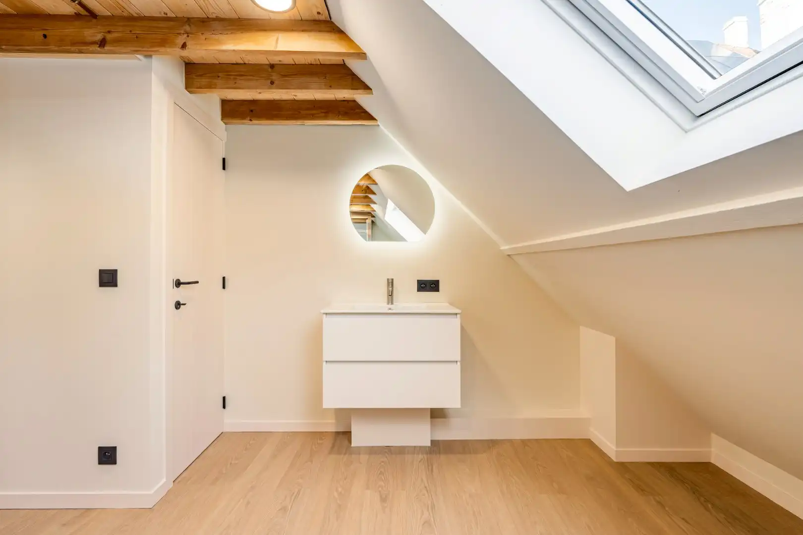 Energiezuinige gerenoveerde rijwoning - centrum Brugge foto 9