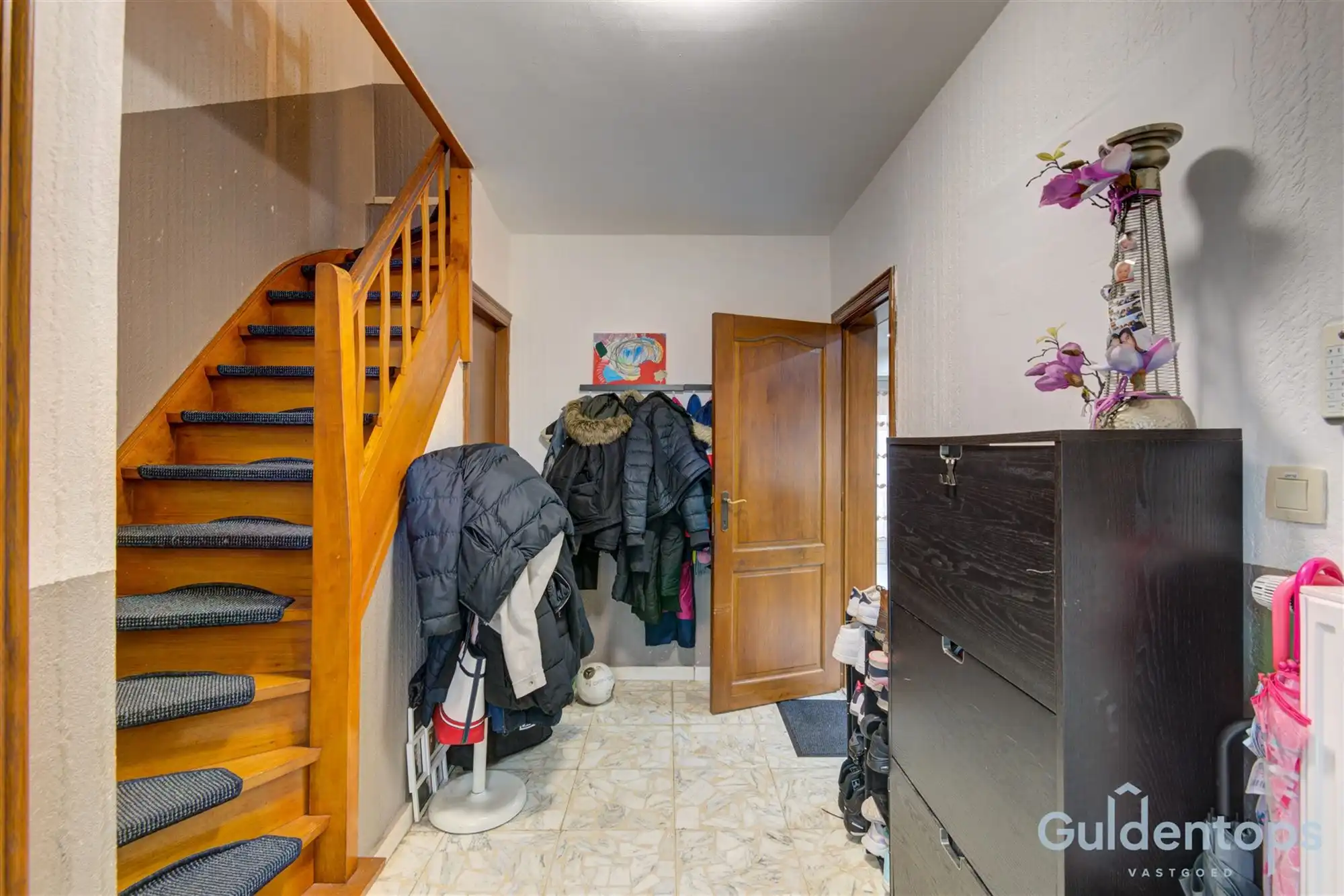 half open woning op ruim perceel foto 14