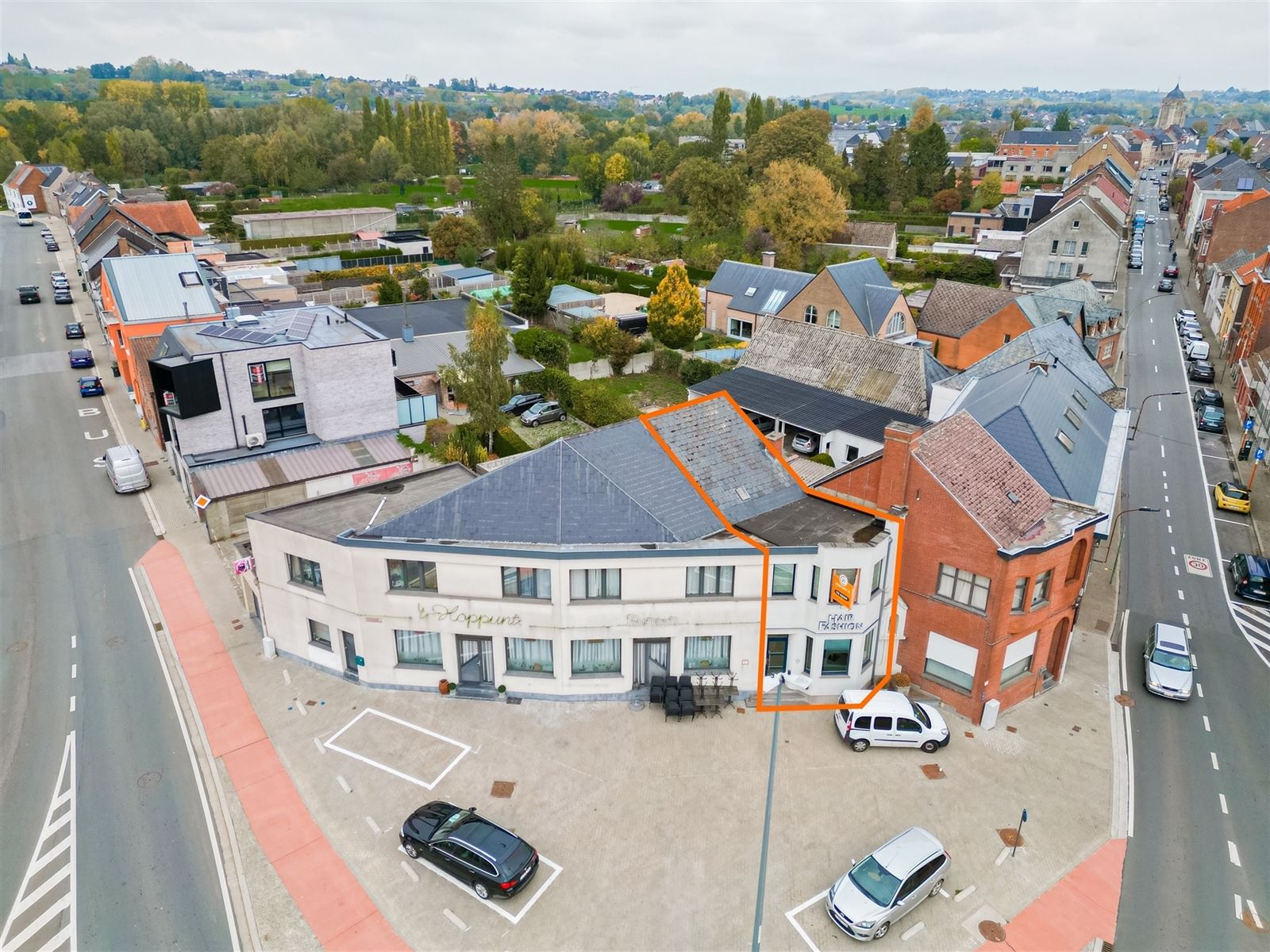 Instapklare woning met handelsruimte te Brakel! foto 2