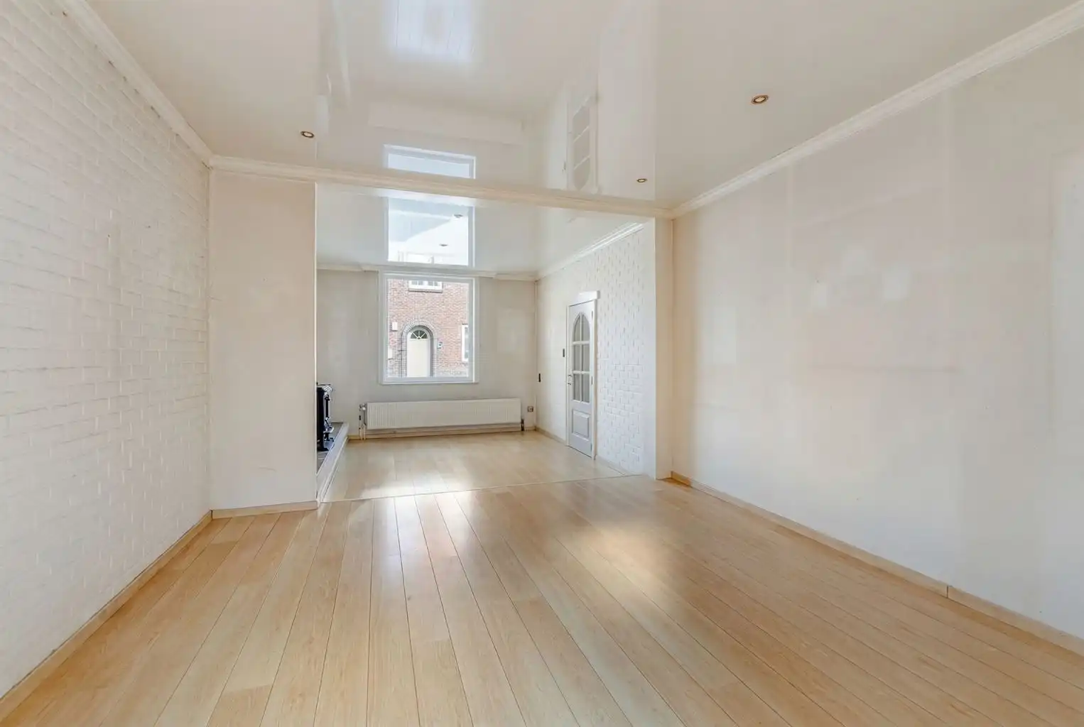 Charmante halfopen bebouwing met 3 slaapkamers, omheinde tuin en zonnepanelen, gunstig gelegen nabij het centrum van Maaseik. foto 5