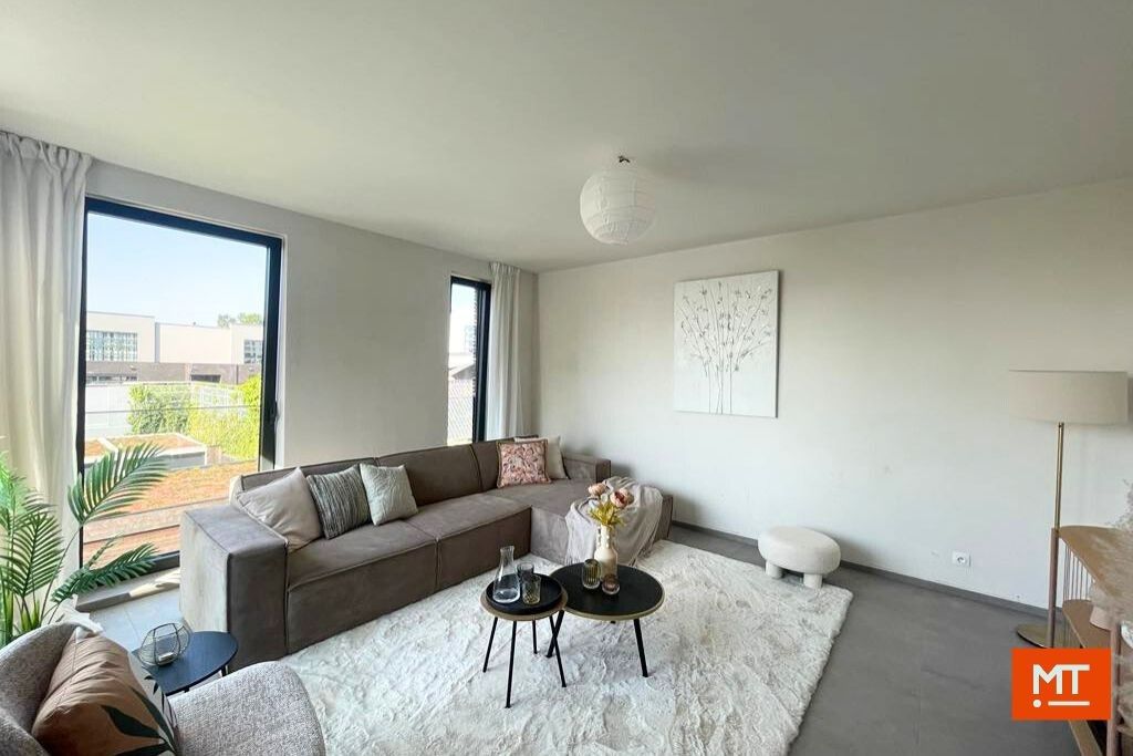Duplex-appartement met 2 slaapkamers en Zuidgericht terras te koop in de dorpskern van Beselare foto 2