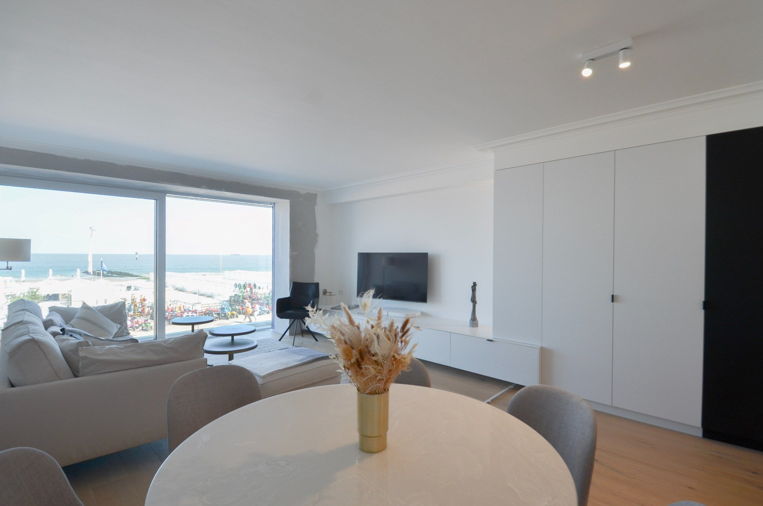 Stijlvol, recent gerenoveerd appartement met frontaal zeezicht. foto 8